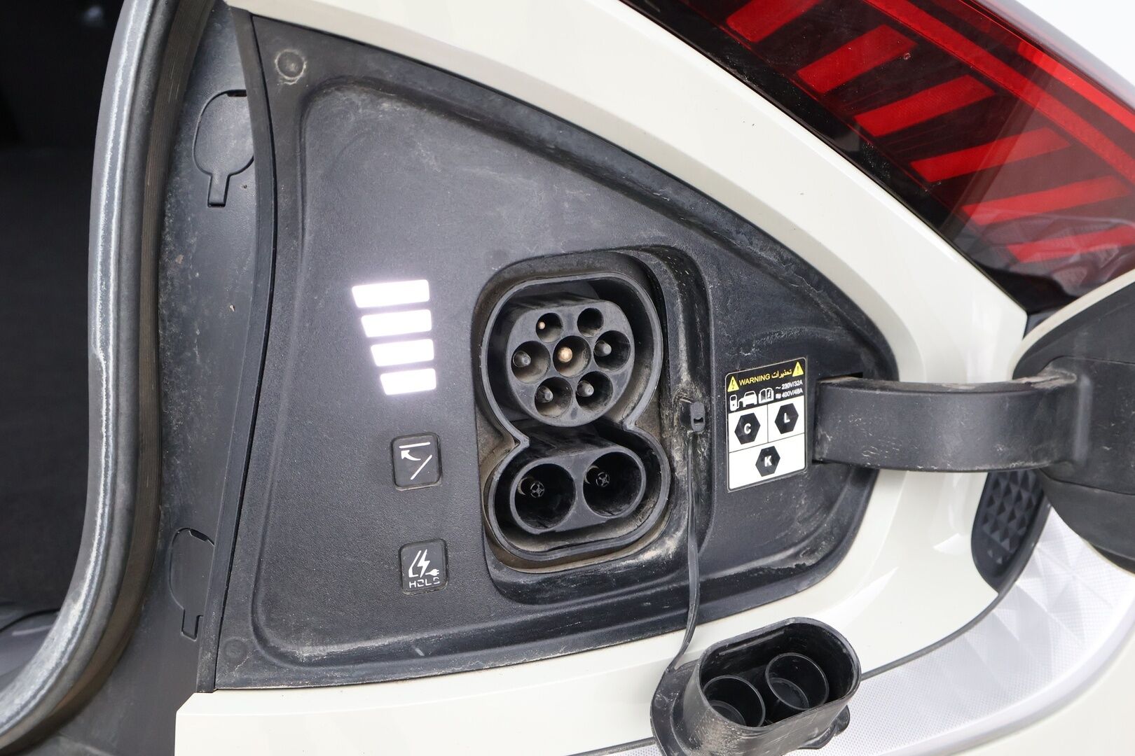 Kia EV6 2022 AWD 77 kWh 325 hv - 3,99 % KORKOTARJOUS TÄHÄN AUTOON - 1-Om Suomiauto / Adapt.Vakkari / Vetokoukku / Lämpöpumppu / Digimittaristo / Peruutuskamera / Navi / Ratinlämmitys / Merkkihuollettu / Upea Yksilö!