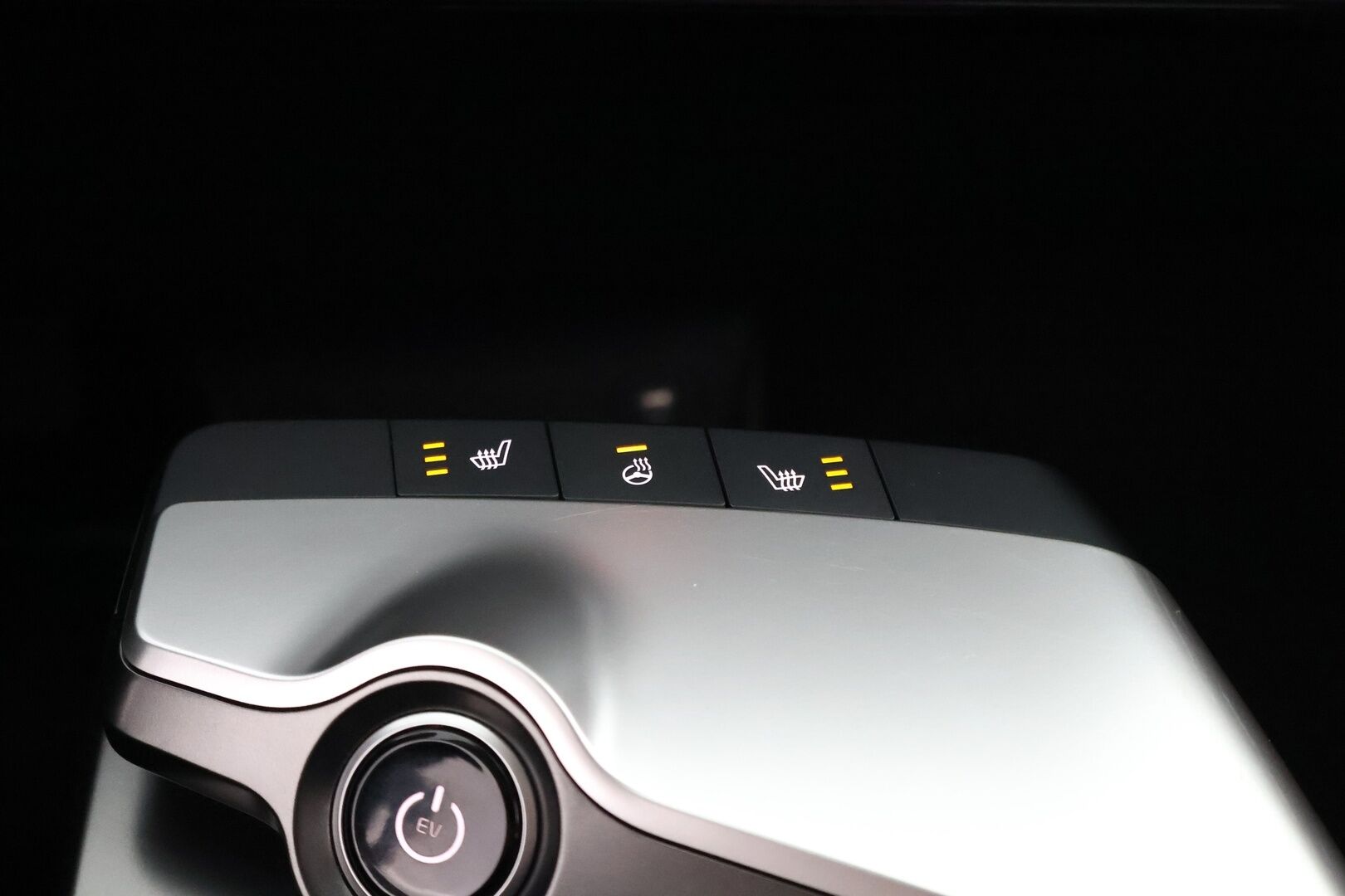 Kia EV6 2022 AWD 77 kWh 325 hv - 3,99 % KORKOTARJOUS TÄHÄN AUTOON - 1-Om Suomiauto / Adapt.Vakkari / Vetokoukku / Lämpöpumppu / Digimittaristo / Peruutuskamera / Navi / Ratinlämmitys / Merkkihuollettu / Upea Yksilö!