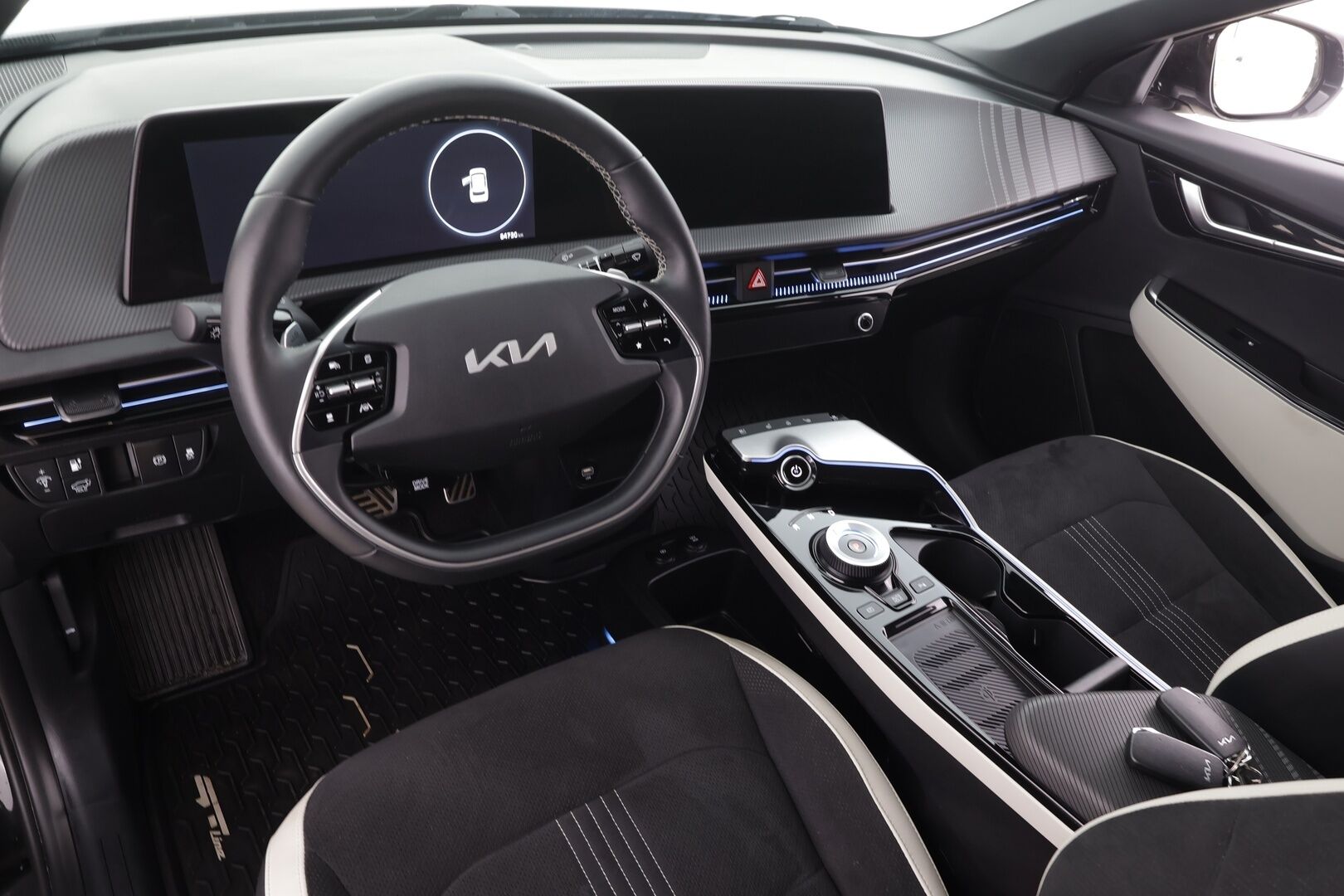 Kia EV6 2022 GT-Line AWD 77 kWh 325 hv * ACC / ILP / P.kamera / LED / Navi / Muistipenkki / Koukku / Ilmastoidut penkit / KeylessGo * - Suomi-auto / Kahdet renkaat aluvanteilla / Merkkihuollettu - HULLUT JOULUT KORKOTARJOUS 2,49% 