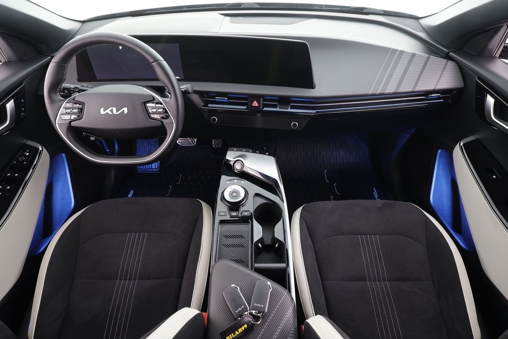 Kia EV6 2022 GT-Line AWD 77 kWh 325 hv * ACC / ILP / P.kamera / LED / Navi / Muistipenkki / Koukku / Ilmastoidut penkit / KeylessGo * - Suomi-auto / Kahdet renkaat aluvanteilla / Merkkihuollettu - HULLUT JOULUT KORKOTARJOUS 2,49% 