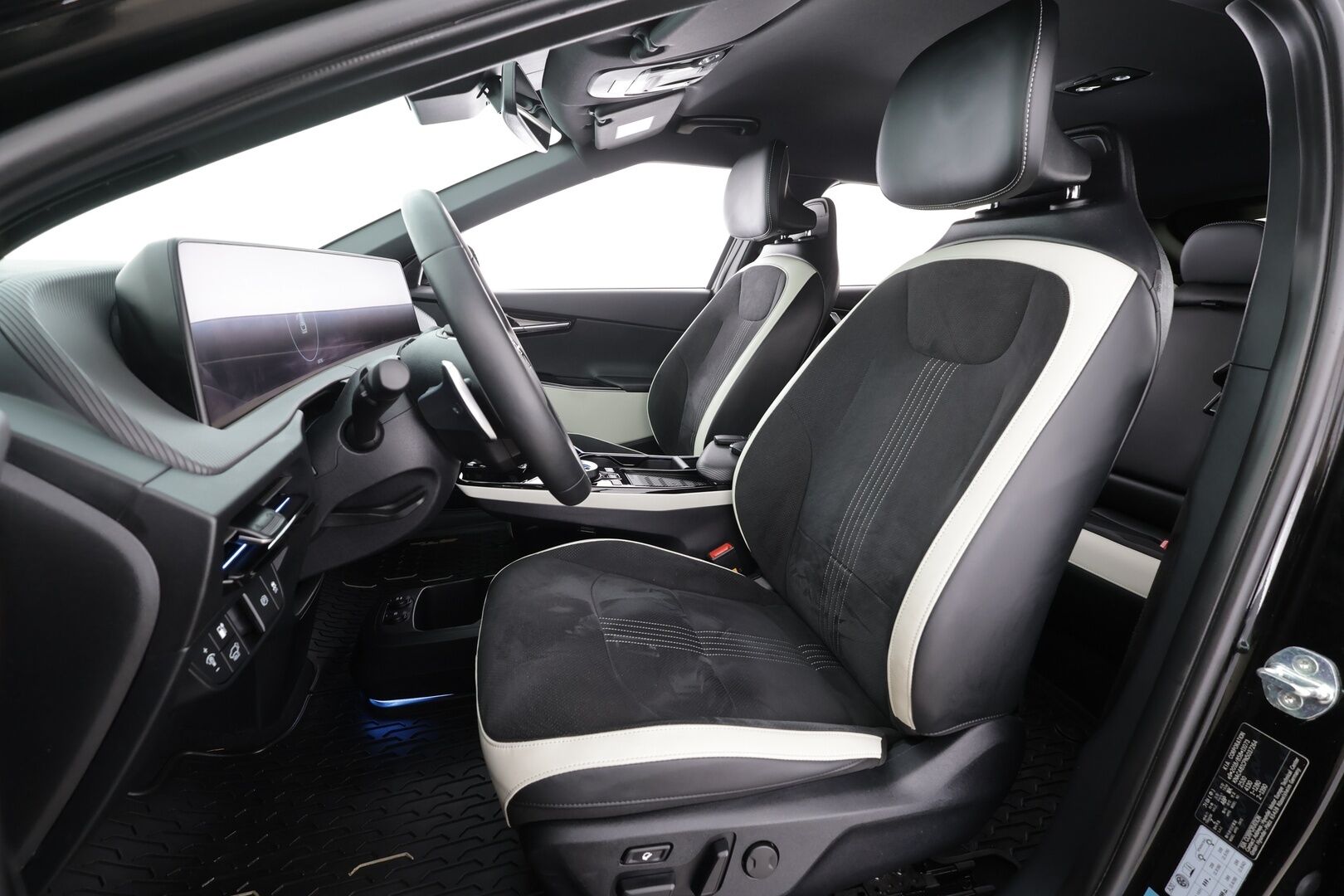 Kia EV6 2022 GT-Line AWD 77 kWh 325 hv * ACC / ILP / P.kamera / LED / Navi / Muistipenkki / Koukku / Ilmastoidut penkit / KeylessGo * - Suomi-auto / Kahdet renkaat aluvanteilla / Merkkihuollettu - HULLUT JOULUT KORKOTARJOUS 2,49% 