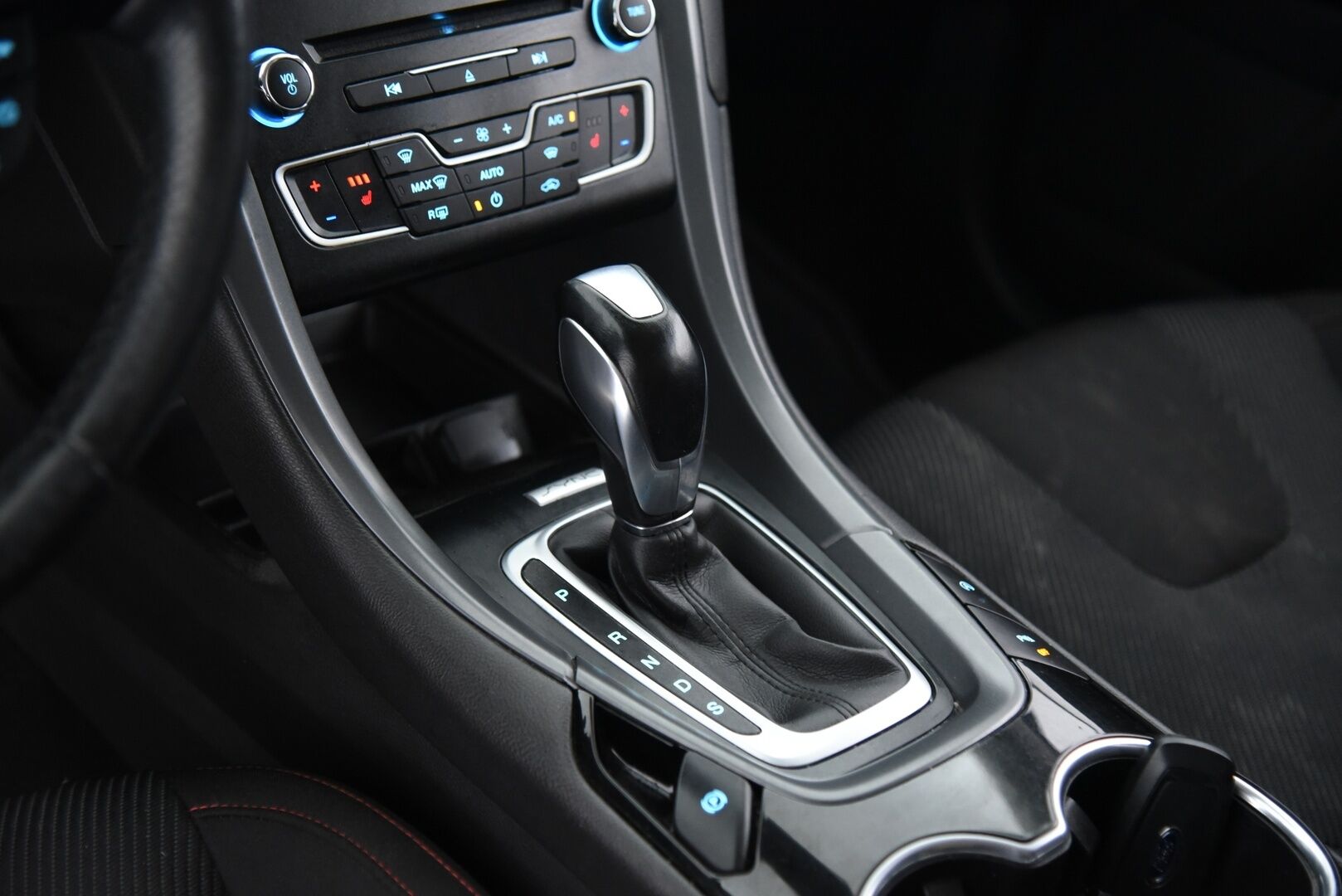 Ford Mondeo 2017 2,0 TDCi 180hv PowerShift AWD ST-Line Wagon / Webasto / Koukku / Vakkari / YritysOutlet - Myydään vain yrityksille - Lue kuvateksti! / YritysOutlet - Myydään vain yrityksille