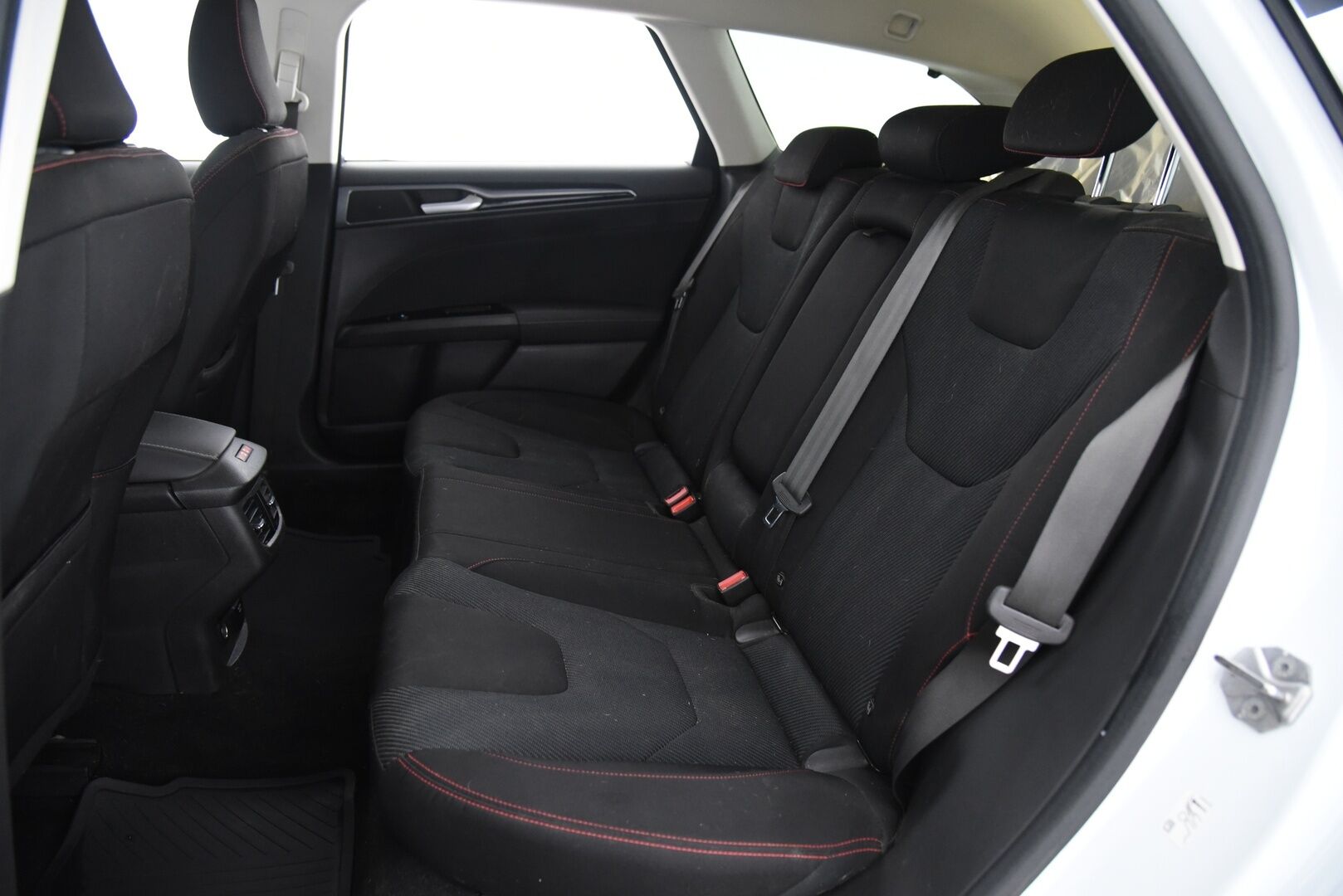 Ford Mondeo 2017 2,0 TDCi 180hv PowerShift AWD ST-Line Wagon / Webasto / Koukku / Vakkari / YritysOutlet - Myydään vain yrityksille - Lue kuvateksti! / YritysOutlet - Myydään vain yrityksille