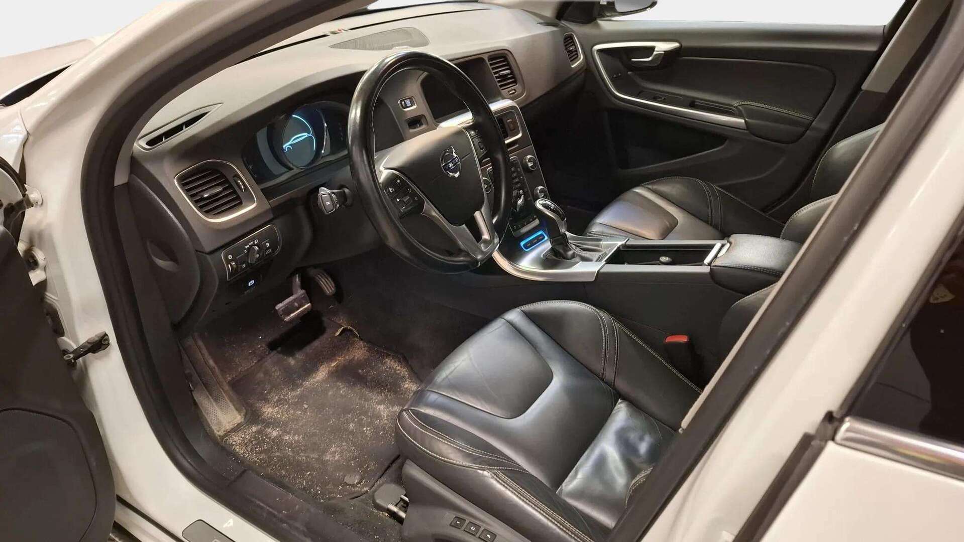 Volvo V60 2014, photo 3/4