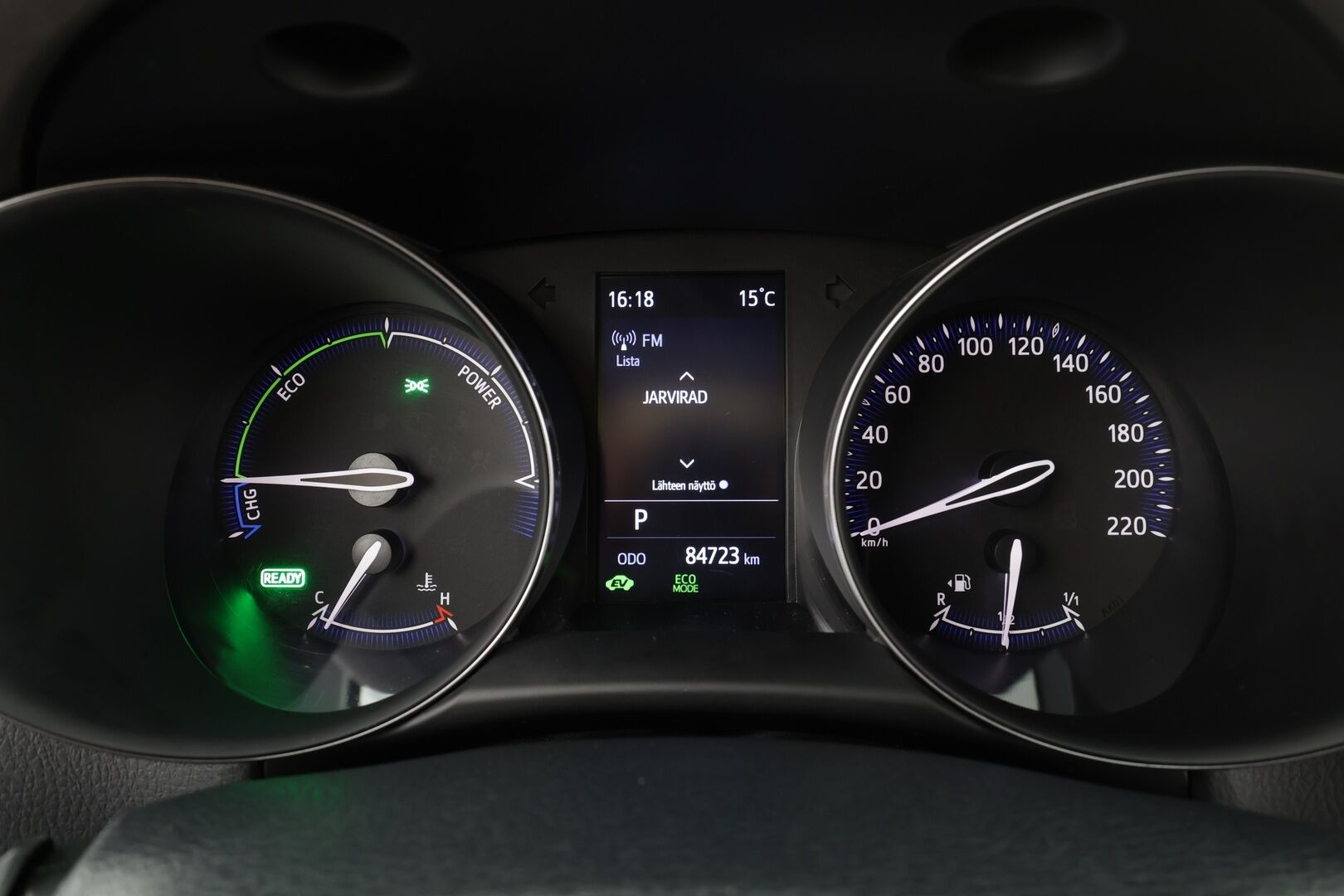 Toyota C-HR 2020 2,0 Hybrid Executive * ACC / JBL / P.kamera / LED / Navi / KeylessGo / Puolinahat * - Kahdet renkaat aluvanteilla