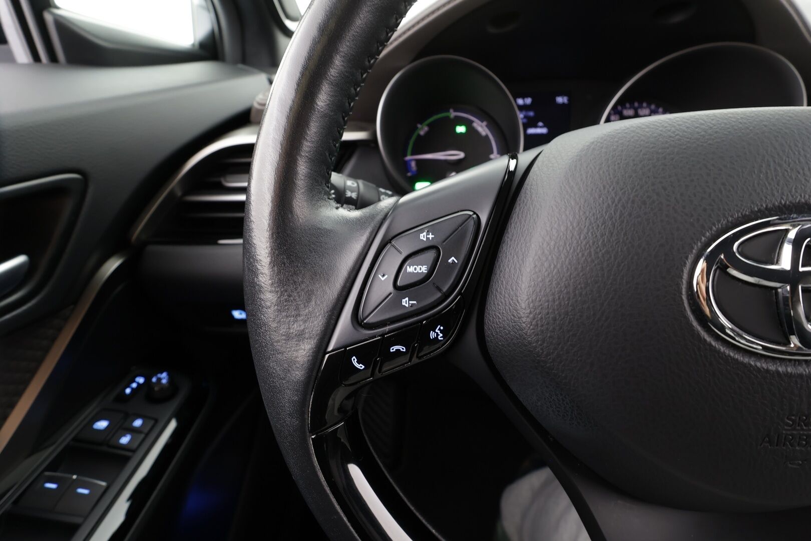 Toyota C-HR 2020 2,0 Hybrid Premium* ACC / JBL / Kamera / LED / Navi / KeylessGo / Puolinahat* - KATSO HINTA JA VARUSTEET! / Kahdet renkaat alumiinivanteilla / Viimeisin huolto 78tkm / Isommalla koneella!