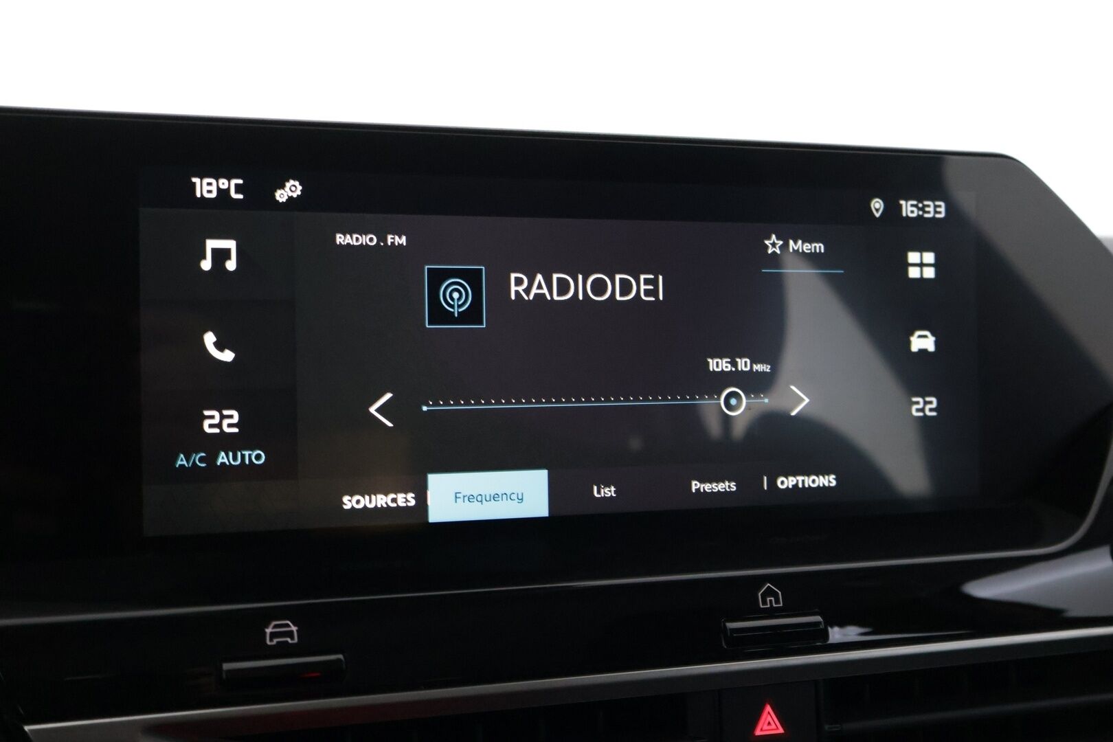 Citroen C4 2022 PureTech 130 Feel EAT8 Automaatti * Suomiauto / Kaistavahti / LED / P-tutka / Vakkari * - Juuri huollettu! / Pieni kulutus / Talveksi uudenveroiset Hakka10 nastat!