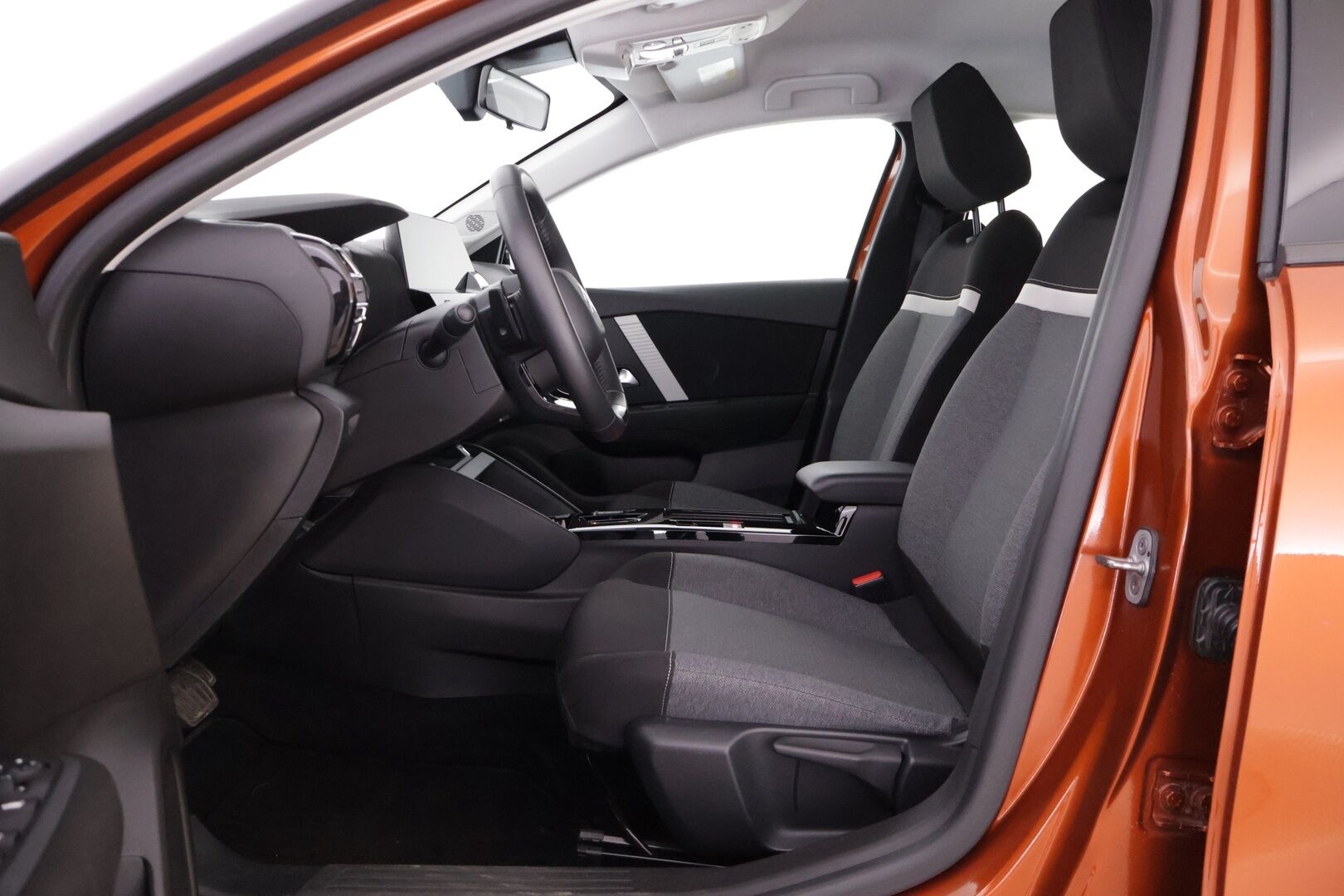 Citroen C4 2022 PureTech 130 Feel EAT8 Automaatti * Suomiauto / Kaistavahti / LED / P-tutka / Vakkari * - Juuri huollettu! / Pieni kulutus / Talveksi uudenveroiset Hakka10 nastat!