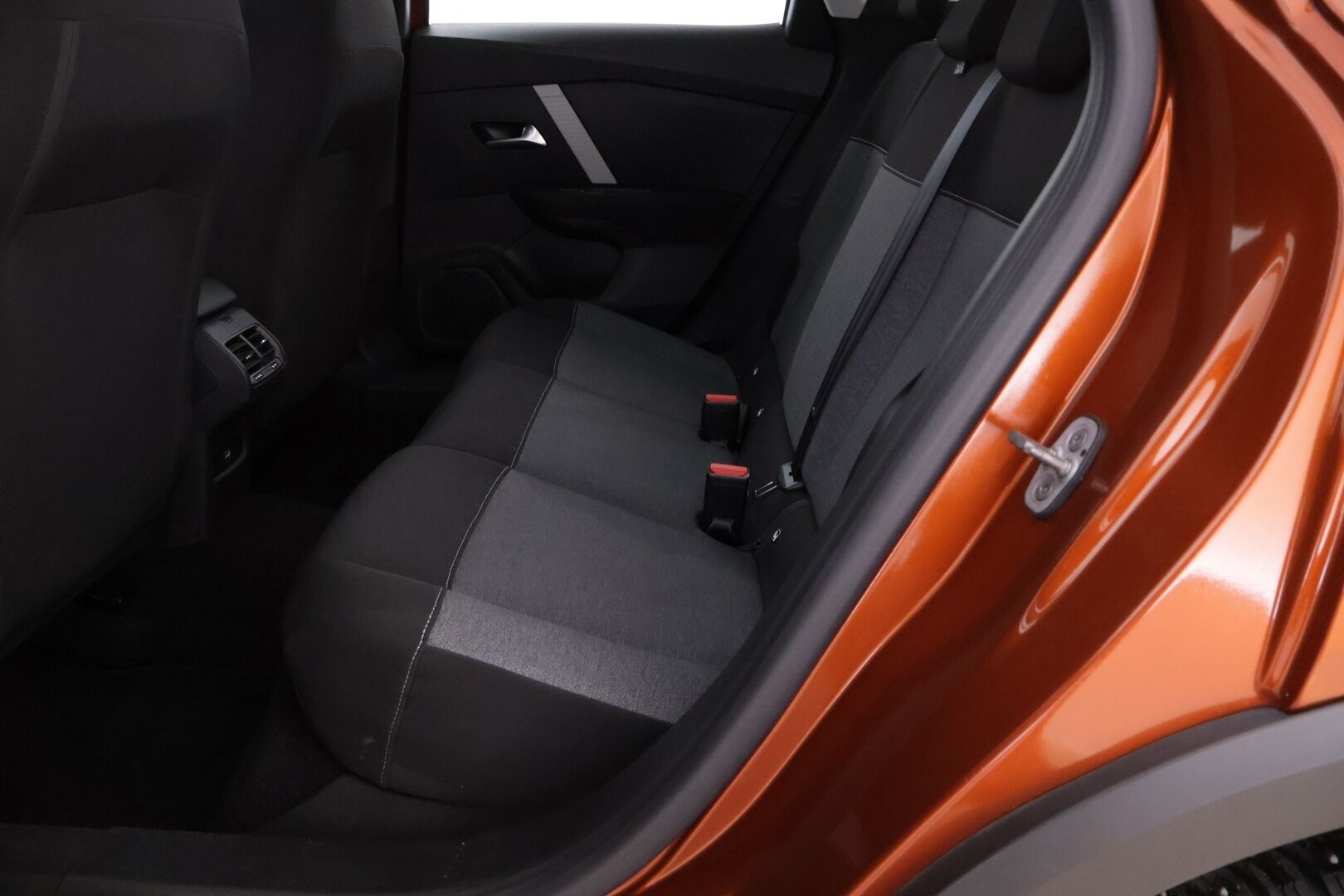Citroen C4 2022 PureTech 130 Feel EAT8 Automaatti * Suomiauto / Kaistavahti / LED / P-tutka / Vakkari * - Juuri huollettu! / Pieni kulutus / Talveksi uudenveroiset Hakka10 nastat!