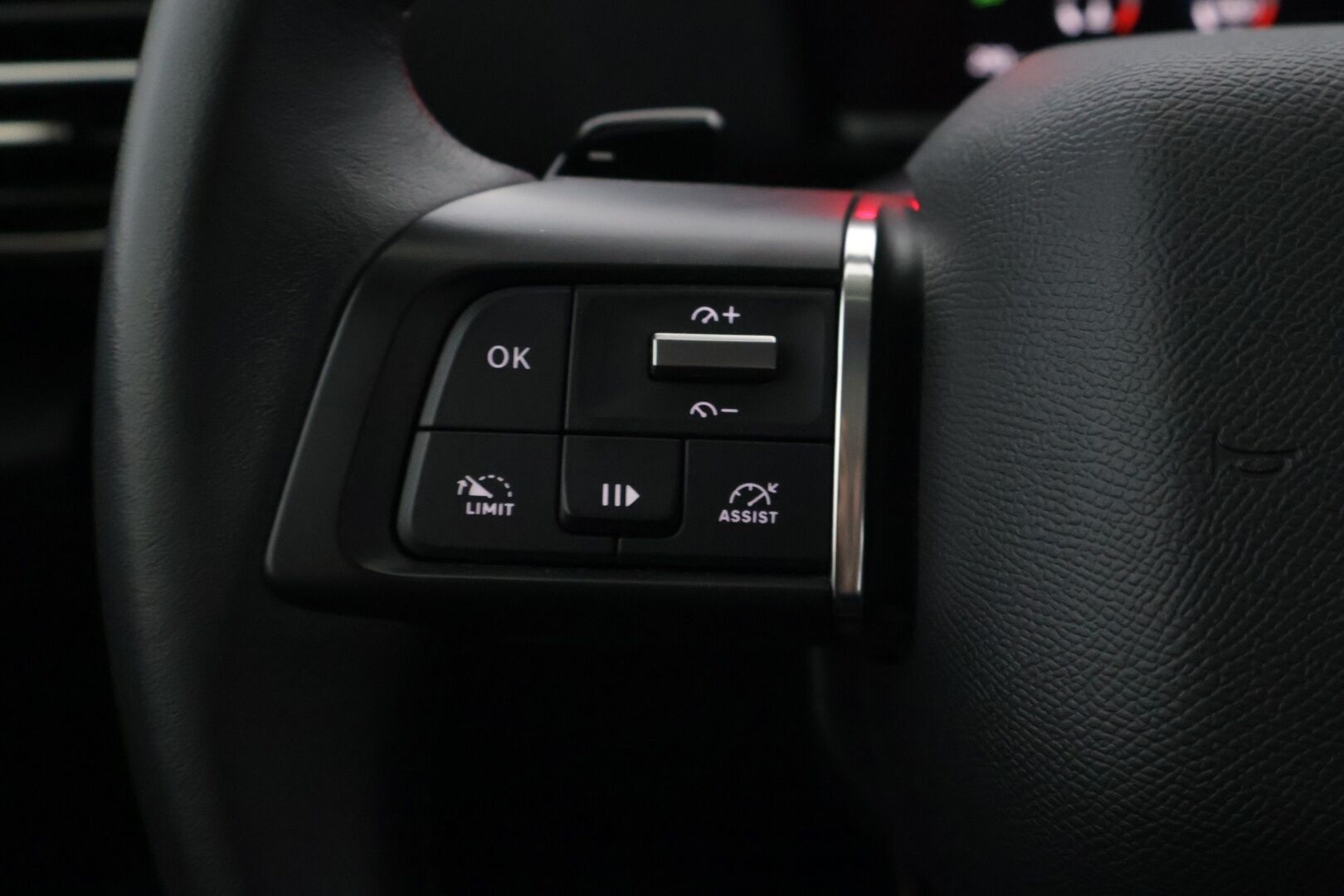 Citroen C4 2022 PureTech 130 Feel EAT8 Automaatti * Suomiauto / Kaistavahti / LED / P-tutka / Vakkari * - Juuri huollettu! / Pieni kulutus / Talveksi uudenveroiset Hakka10 nastat!