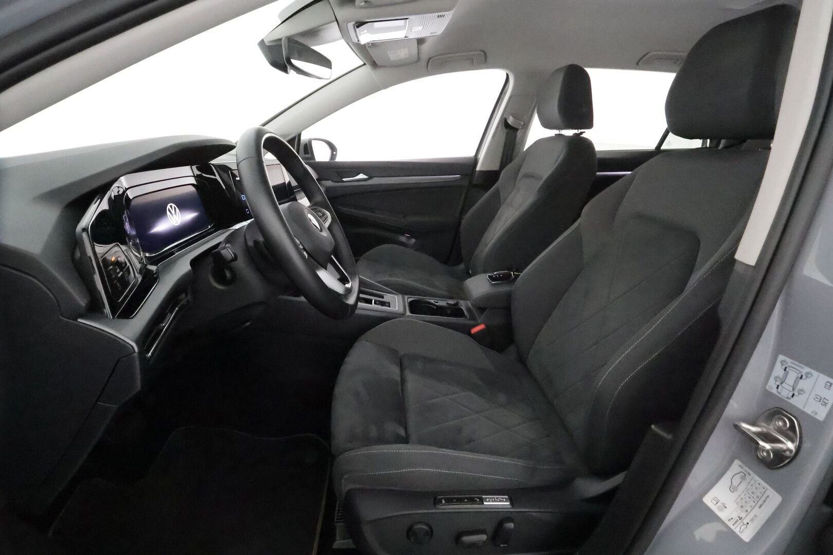 Volkswagen Golf 2022 Variant Style Business 1,5 eTSI 96 kW (MHEV) *Muistipenkki / Webasto / ACC / Digimittaristo / KeylessGo / Kamera* - Suomi-auto / Merkkihuollettu / Kahdet renkaat aluvanteilla / Viimeisin huolto 4/26 * - HULLUT AVAJAISHULINAT KORKOTARJOUS 3,29 %