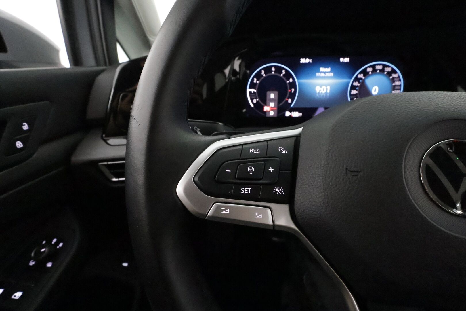 Volkswagen Golf 2022 Variant Style Business 1,5 eTSI 96 kW (MHEV) *Muistipenkki / Webasto / ACC / Digimittaristo / KeylessGo / Kamera* - Suomi-auto / Merkkihuollettu / Kahdet renkaat aluvanteilla / Viimeisin huolto 4/26 * - HULLUT AVAJAISHULINAT KORKOTARJOUS 3,29 %