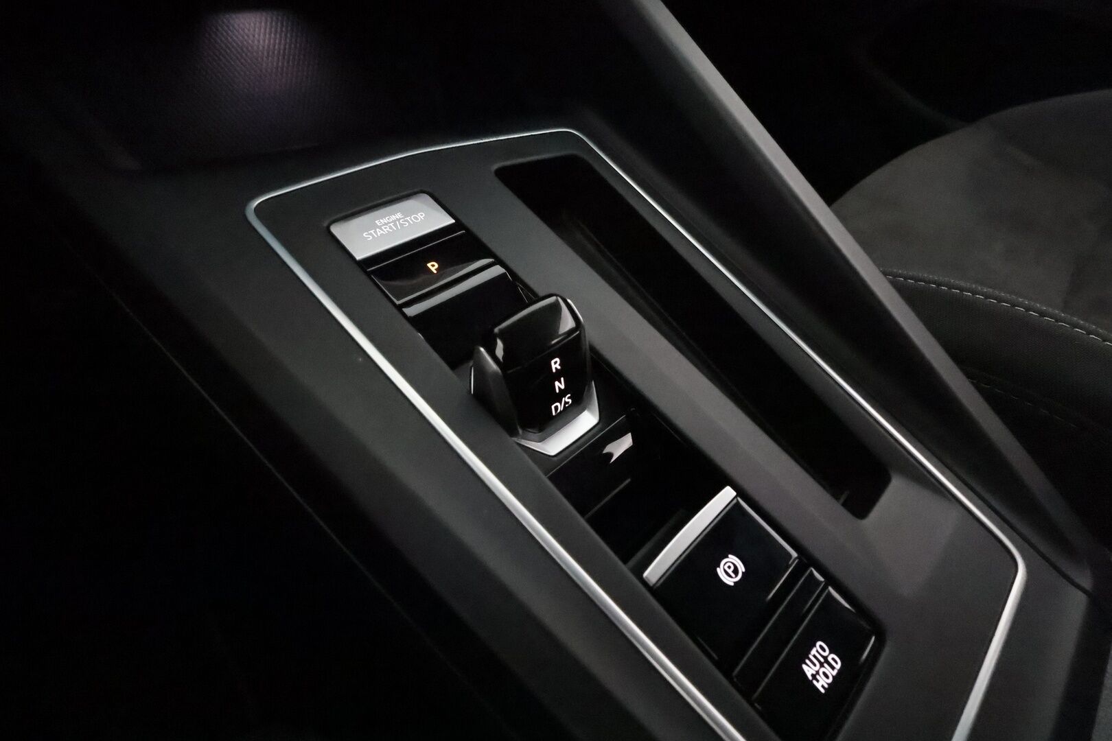 Volkswagen Golf 2022 Variant Style Business 1,5 eTSI 96 kW (MHEV) *Muistipenkki / Webasto / ACC / Digimittaristo / KeylessGo / Kamera* - Suomi-auto / Merkkihuollettu / Kahdet renkaat aluvanteilla / Viimeisin huolto 4/26 * - HULLUT AVAJAISHULINAT KORKOTARJOUS 3,29 %