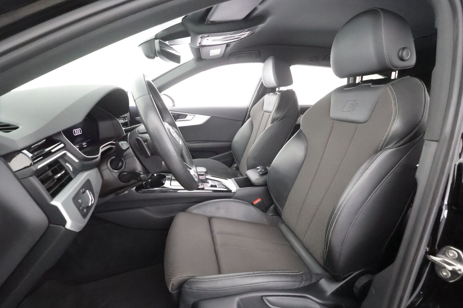 Audi A4 2022 Avant Business 40 TFSI 150 kW MHEV quattro S tronic - | ACC | Matrix | Koukku | Webasto | Digimittaristo | Facelift | S-line sisä | Puolinahat | P.kamera | 