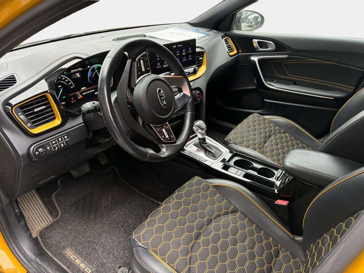 Kia XCeed 2021 1.6 GDI Plug-In Hybrid Business Premium * ACC / Peruutuskamera / Blis / Puolinahkasisusta / Keyless / Kaistavahti / Apple&Android * - Akku kuntotarkastettu / Kahdet OEM aluvanteet / Viimeisin huolto 93tkm