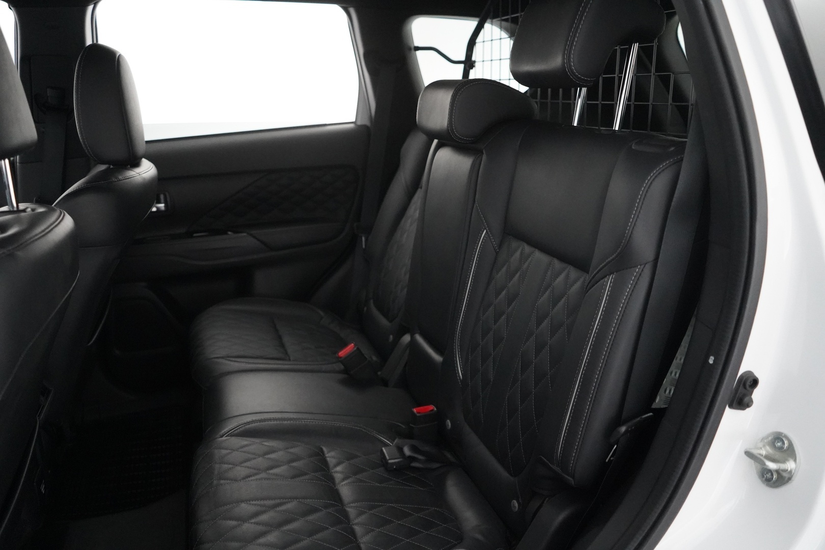 Mitsubishi OUTLANDER PHEV 2020 2.4 Instyle Navi 4WD - SOH 75% | Timanttinahat | Remote Control | 360-Kamera | Koukku | Sähkökontti | Juuri huollettu - KORKO VAIN 3,99 %