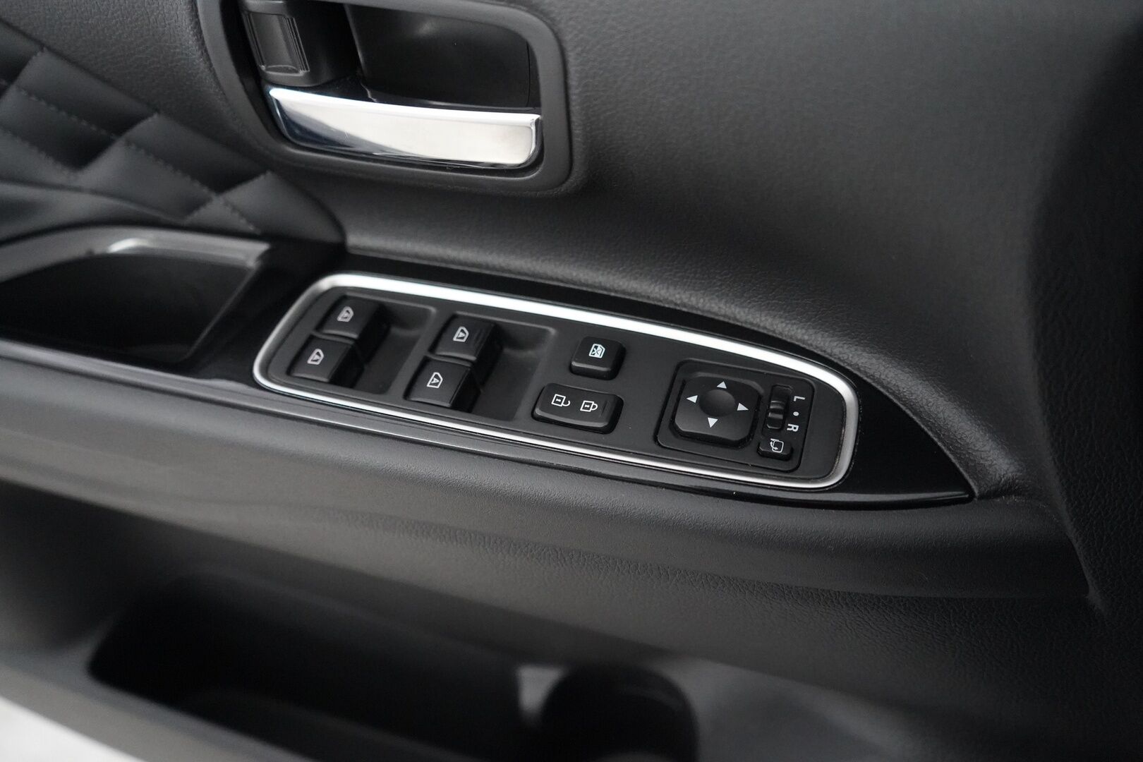 Mitsubishi OUTLANDER PHEV 2020 2.4 Instyle Navi 4WD - Timanttinahat | Remote Control | 360-Kamera | Koukku | Sähkökontti | Juuri huollettu