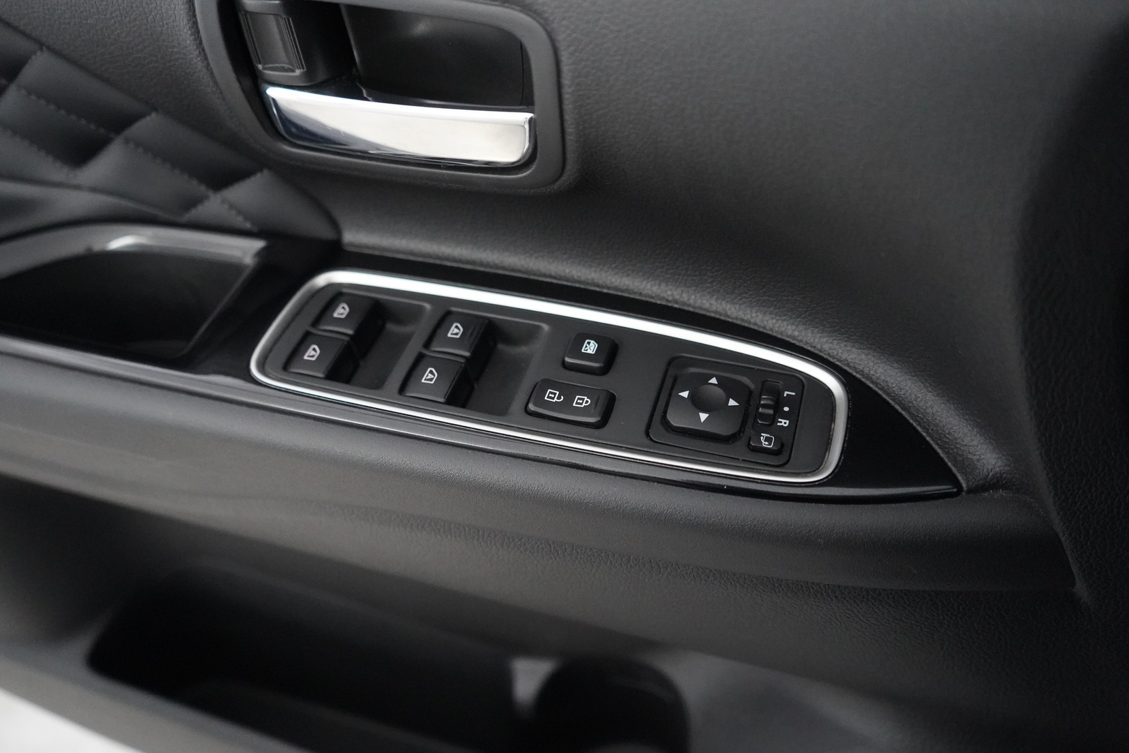 Mitsubishi OUTLANDER PHEV 2020 2.4 Instyle Navi 4WD - SOH 75% | Timanttinahat | Remote Control | 360-Kamera | Koukku | Sähkökontti | Juuri huollettu - KORKO VAIN 3,99 %