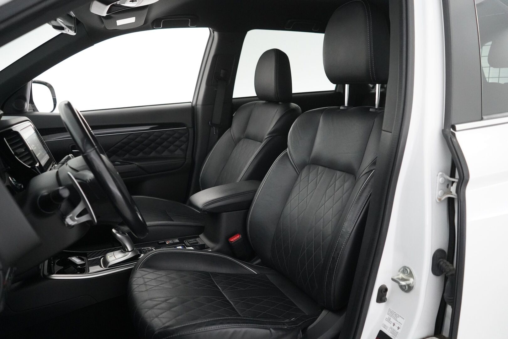 Mitsubishi OUTLANDER PHEV 2020 2.4 Instyle Navi 4WD - Timanttinahat | Remote Control | 360-Kamera | Koukku | Sähkökontti | Juuri huollettu