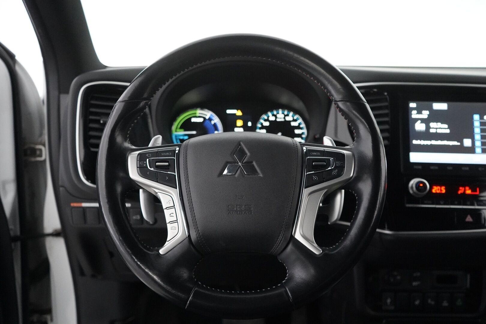 Mitsubishi OUTLANDER PHEV 2020 2.4 Instyle Navi 4WD - Timanttinahat | Remote Control | 360-Kamera | Koukku | Sähkökontti | Juuri huollettu