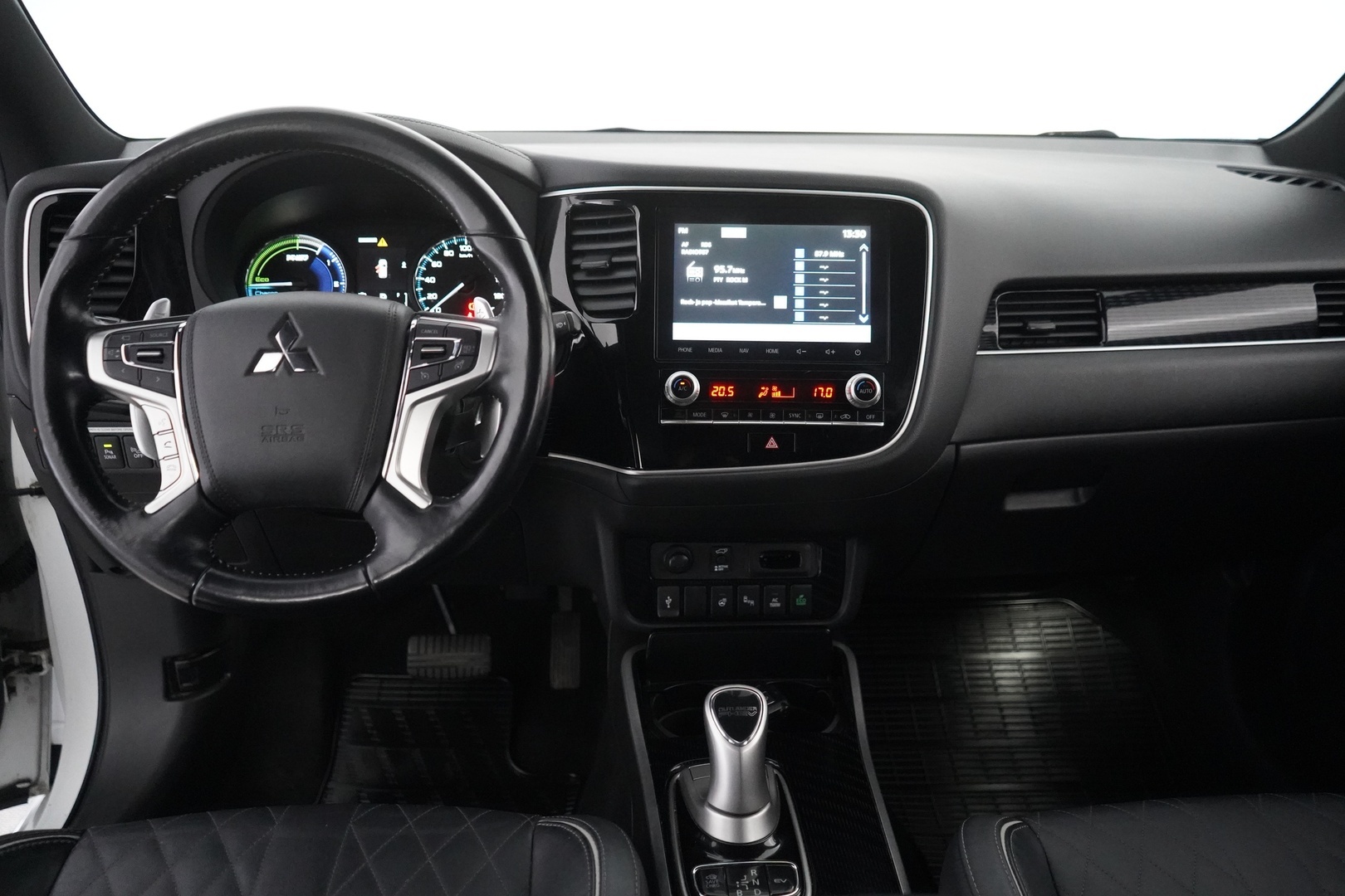 Mitsubishi OUTLANDER PHEV 2020 2.4 Instyle Navi 4WD - SOH 75% | Timanttinahat | Remote Control | 360-Kamera | Koukku | Sähkökontti | Juuri huollettu - KORKO VAIN 3,99 %