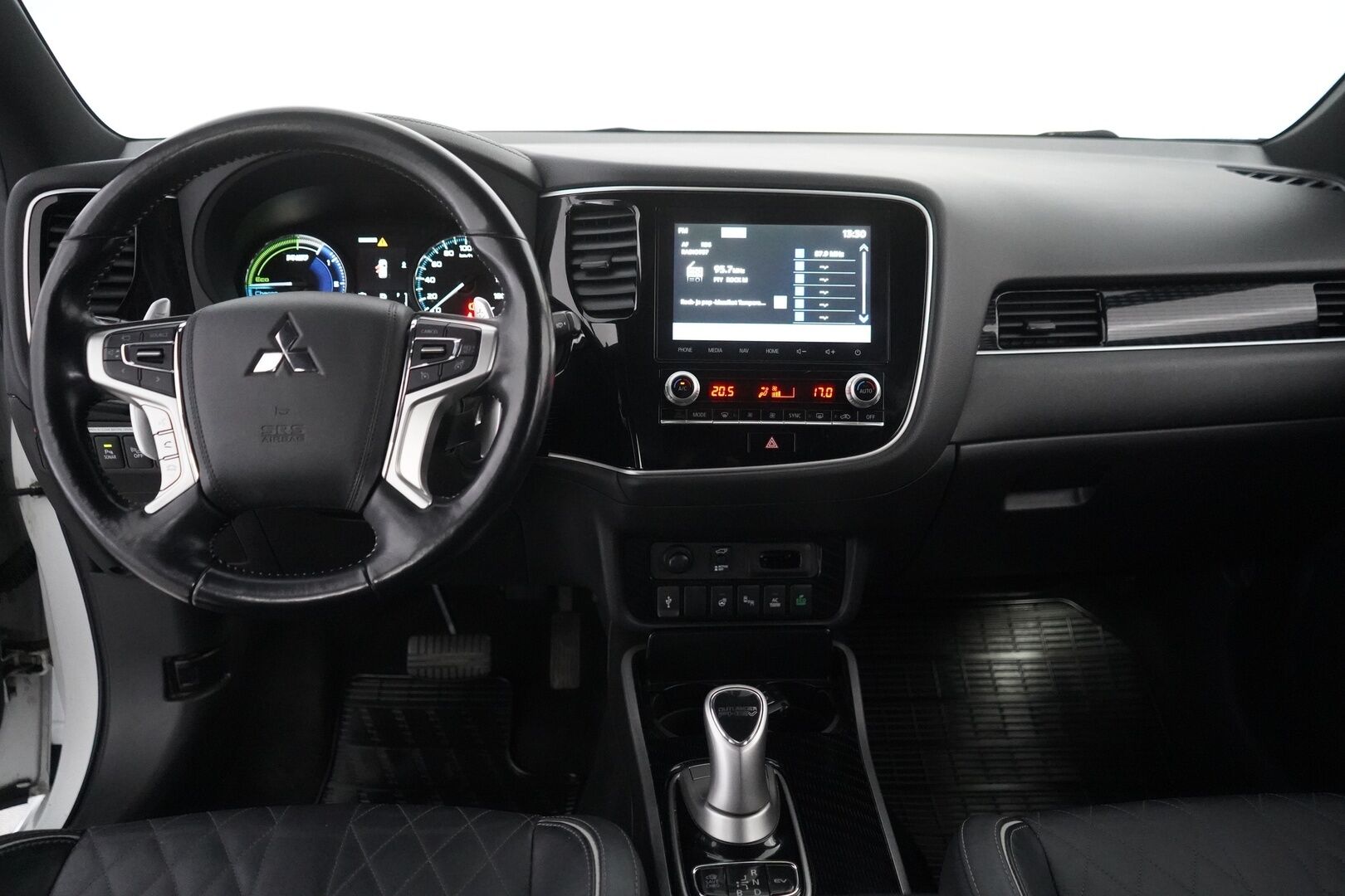 Mitsubishi OUTLANDER PHEV 2020 2.4 Instyle Navi 4WD - Timanttinahat | Remote Control | 360-Kamera | Koukku | Sähkökontti | Juuri huollettu