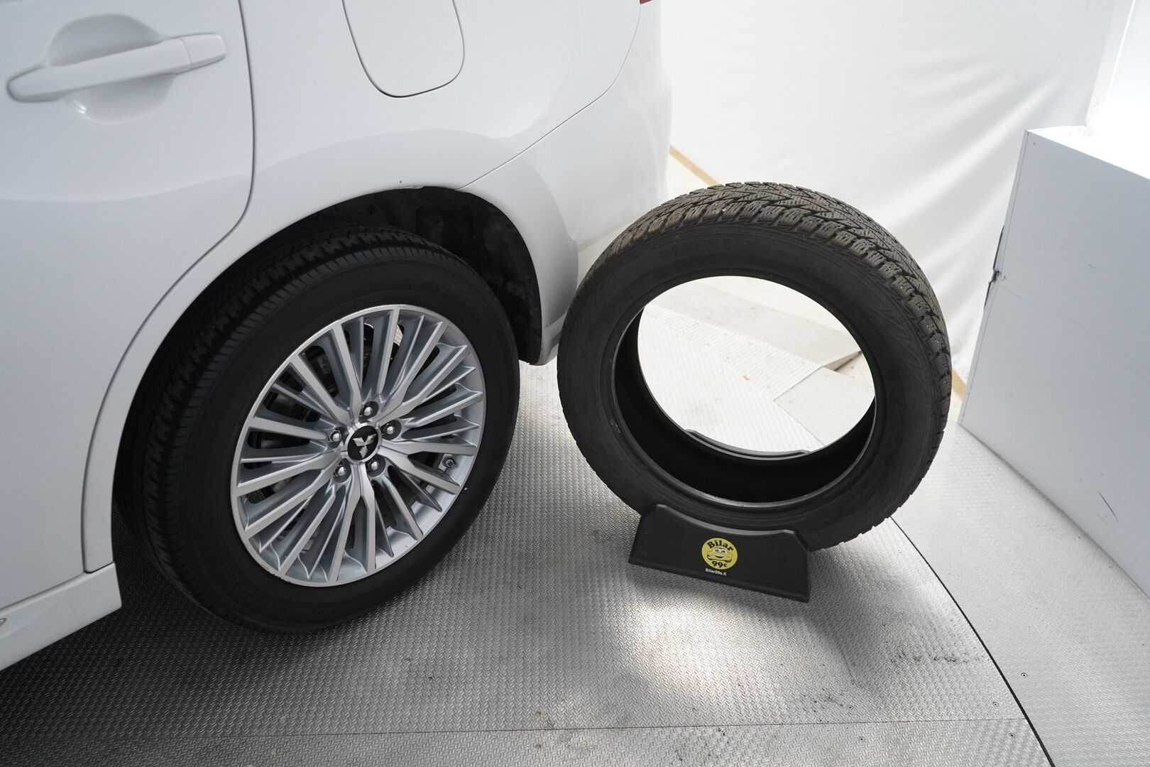 Mitsubishi OUTLANDER PHEV 2020 2.4 Instyle Navi 4WD - Timanttinahat | Remote Control | 360-Kamera | Koukku | Sähkökontti | Juuri huollettu