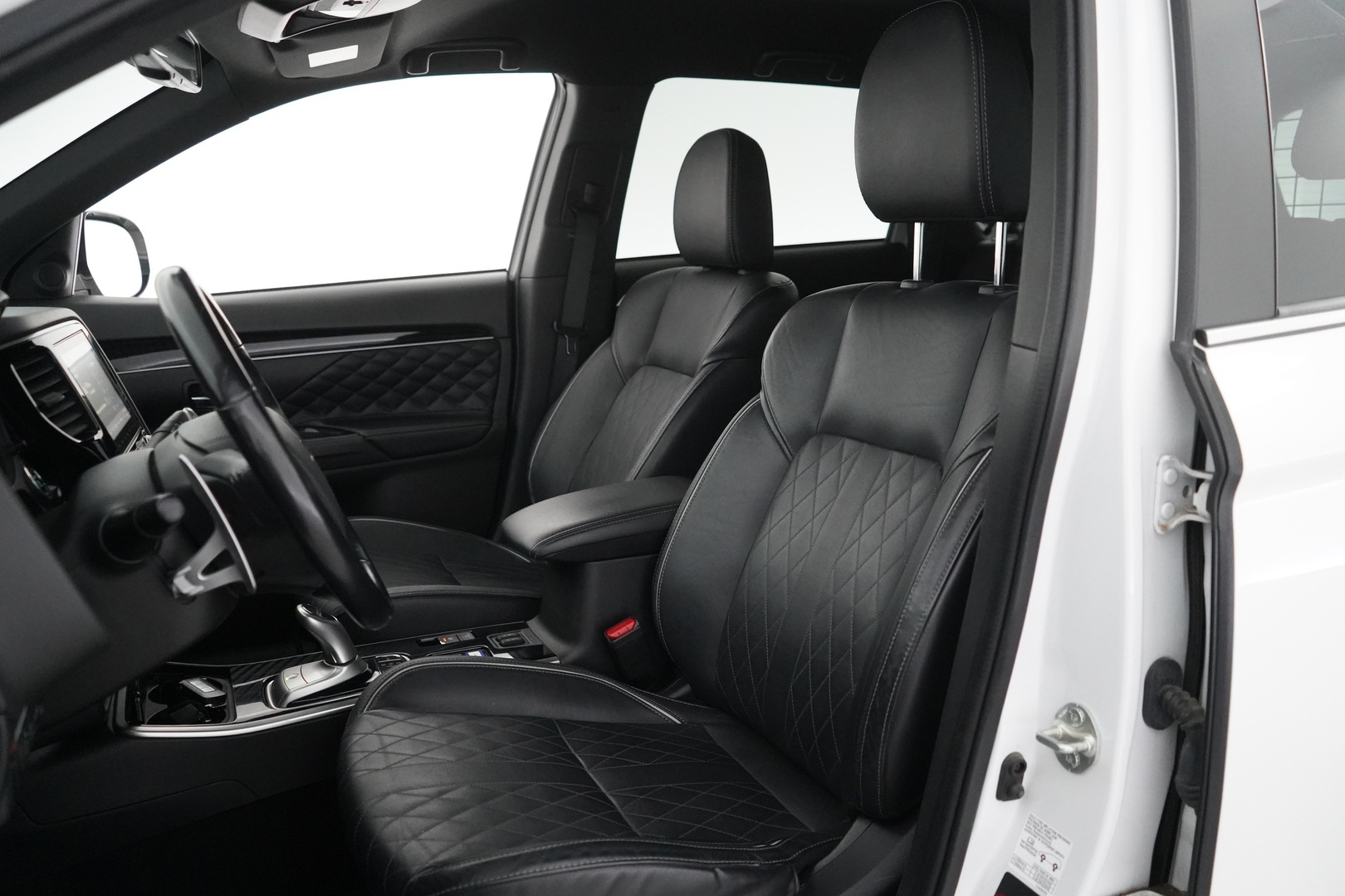 Mitsubishi OUTLANDER PHEV 2020 2.4 Instyle Navi 4WD - SOH 75% | Timanttinahat | Remote Control | 360-Kamera | Koukku | Sähkökontti | Juuri huollettu - KORKO VAIN 3,99 %