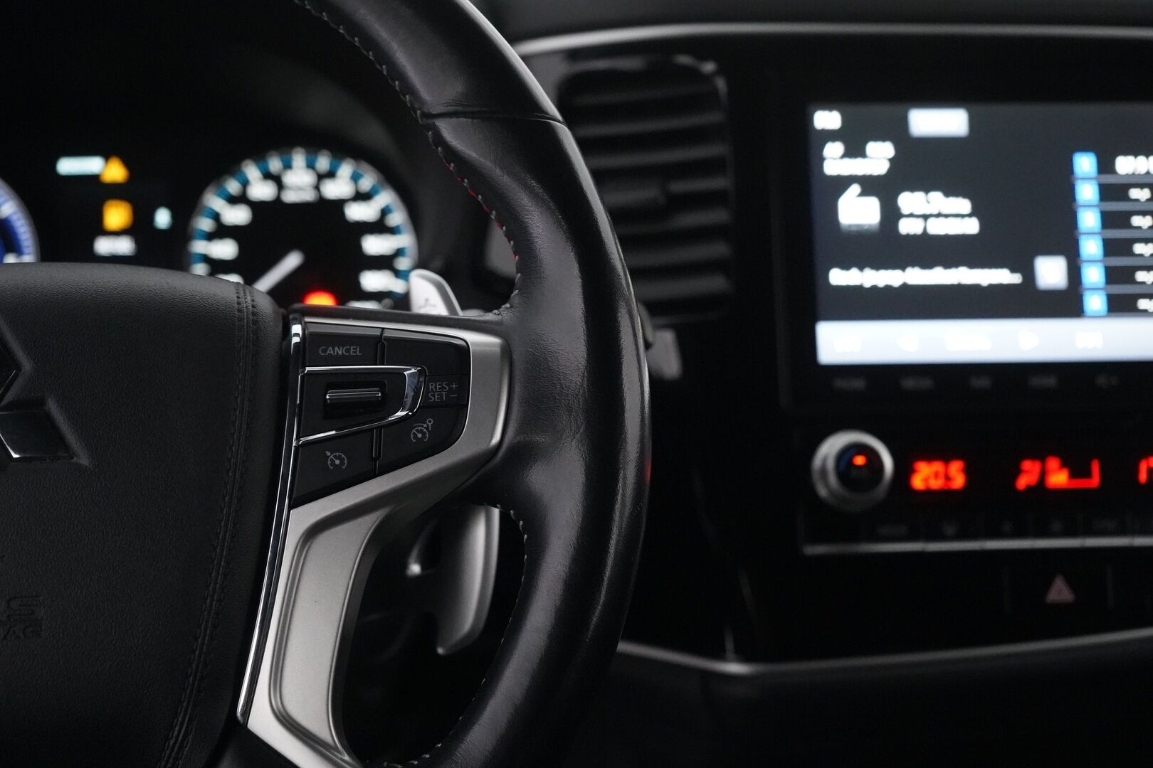 Mitsubishi OUTLANDER PHEV 2020 2.4 Instyle Navi 4WD - Timanttinahat | Remote Control | 360-Kamera | Koukku | Sähkökontti | Juuri huollettu