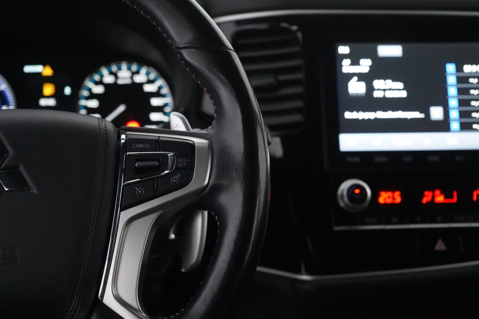 Mitsubishi OUTLANDER PHEV 2020 2.4 Instyle Navi 4WD - SOH 75% | Timanttinahat | Remote Control | 360-Kamera | Koukku | Sähkökontti | Juuri huollettu - KORKO VAIN 3,99 %