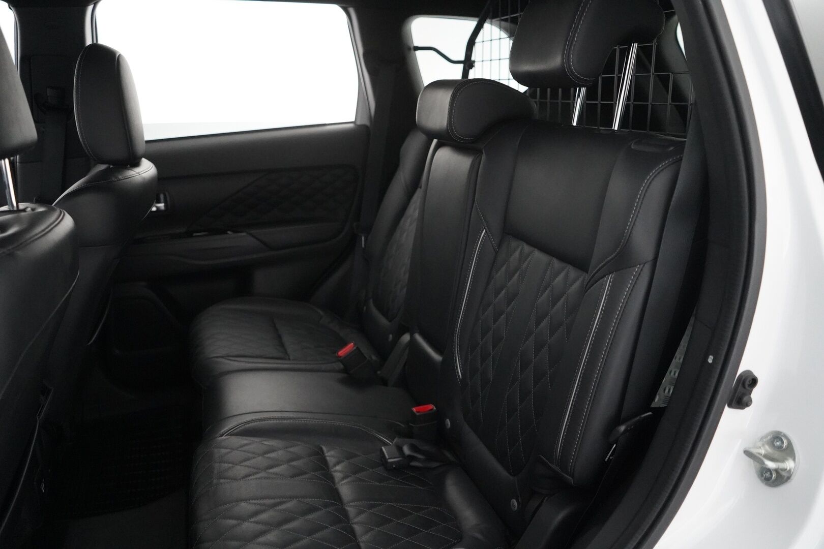 Mitsubishi OUTLANDER PHEV 2020 2.4 Instyle Navi 4WD - Timanttinahat | Remote Control | 360-Kamera | Koukku | Sähkökontti | Juuri huollettu