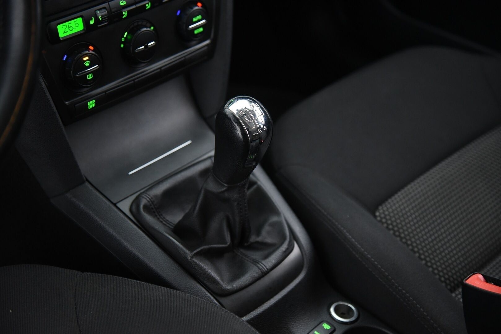 Skoda Octavia 2007 4D COMBI 1.6 / YritysOutlet - Myydään vain yrityksille - Suomi-Auto / Huoltokirja / Lohkolämmitin / 2x Skoda aluvanteet