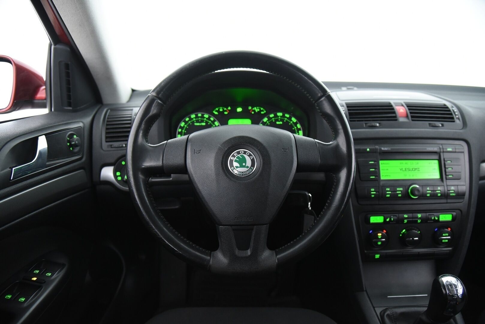 Skoda Octavia 2007 4D COMBI 1.6 / YritysOutlet - Myydään vain yrityksille - Suomi-Auto / Huoltokirja / Lohkolämmitin / 2x Skoda aluvanteet