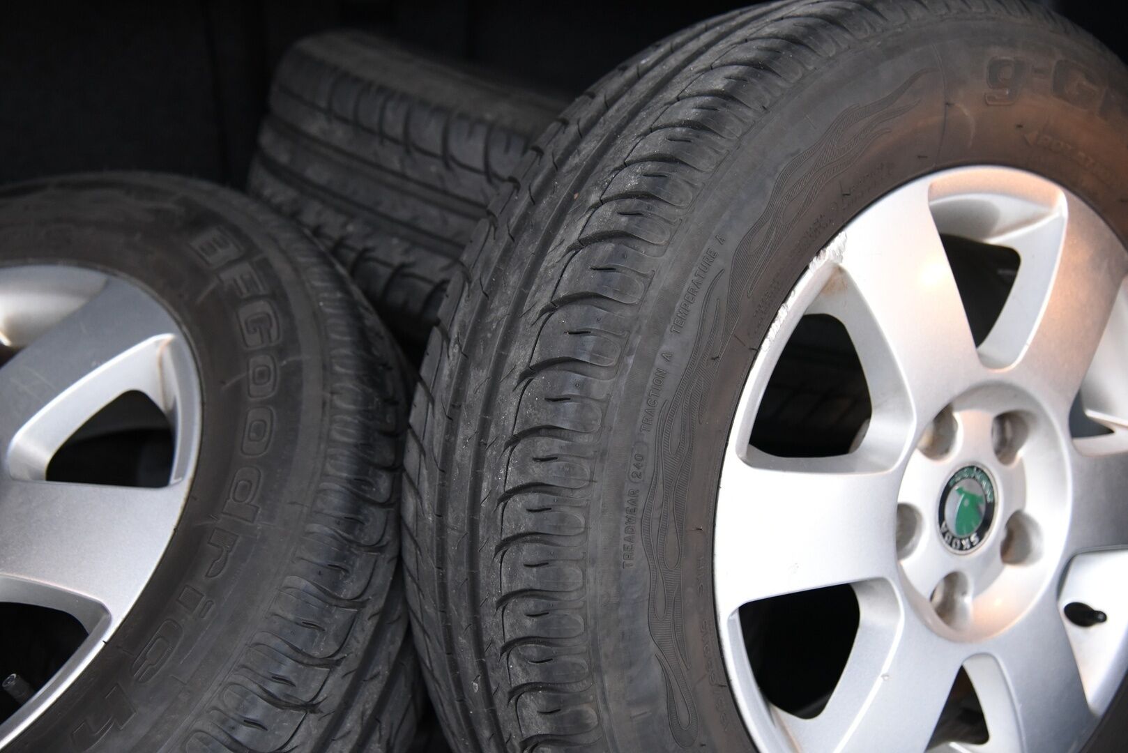 Skoda Octavia 2007 4D COMBI 1.6 / YritysOutlet - Myydään vain yrityksille - Suomi-Auto / Huoltokirja / Lohkolämmitin / 2x Skoda aluvanteet