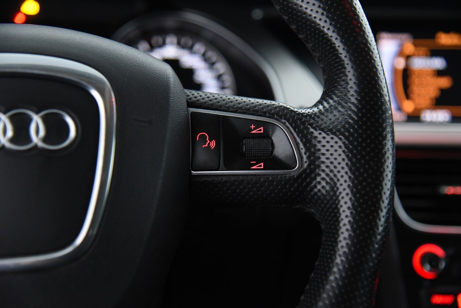 Audi A5 2010 Sportback Business 2,0 TFSI 155 kW quattro S tronic-autom. / YritysOutlet - Myydään vain yrityksille / - / Vakkari / Suomi-auto / Nahat / Sporttipenkit / Kunnon torseni! / Huoltokirja / Lohko+sisäp. / Bi-Xenon /