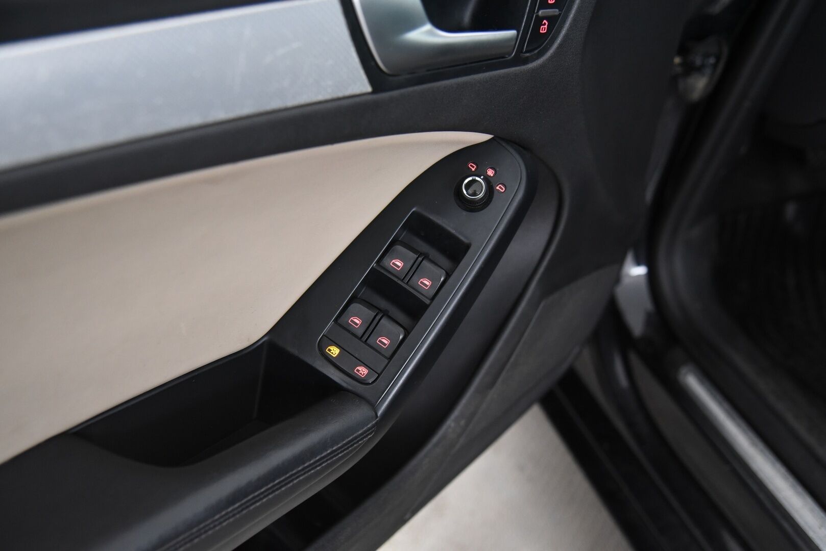 Audi A5 2010 Sportback Business 2,0 TFSI 155 kW quattro S tronic-autom. / YritysOutlet - Myydään vain yrityksille / - / Vakkari / Suomi-auto / Nahat / Sporttipenkit / Kunnon torseni! / Huoltokirja / Lohko+sisäp. / Bi-Xenon /