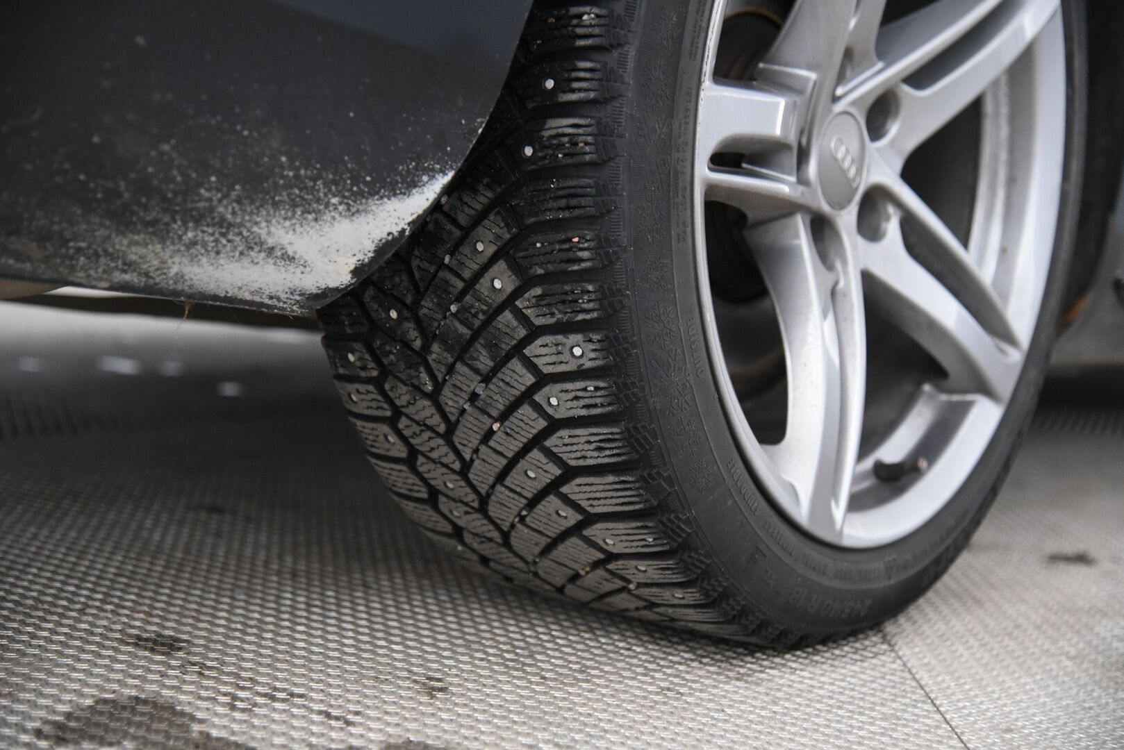 Audi A5 2010 Sportback Business 2,0 TFSI 155 kW quattro S tronic-autom. / YritysOutlet - Myydään vain yrityksille / - / Vakkari / Suomi-auto / Nahat / Sporttipenkit / Kunnon torseni! / Huoltokirja / Lohko+sisäp. / Bi-Xenon /