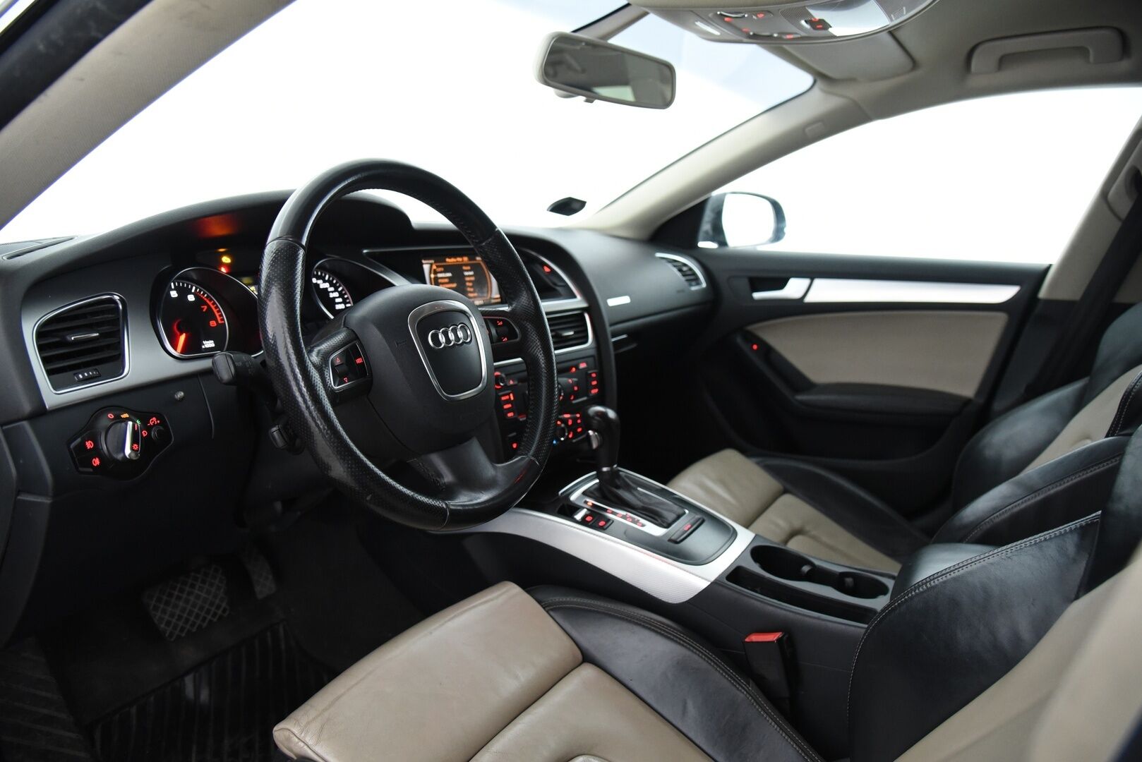 Audi A5 2010 Sportback Business 2,0 TFSI 155 kW quattro S tronic-autom. / YritysOutlet - Myydään vain yrityksille / - / Vakkari / Suomi-auto / Nahat / Sporttipenkit / Kunnon torseni! / Huoltokirja / Lohko+sisäp. / Bi-Xenon /