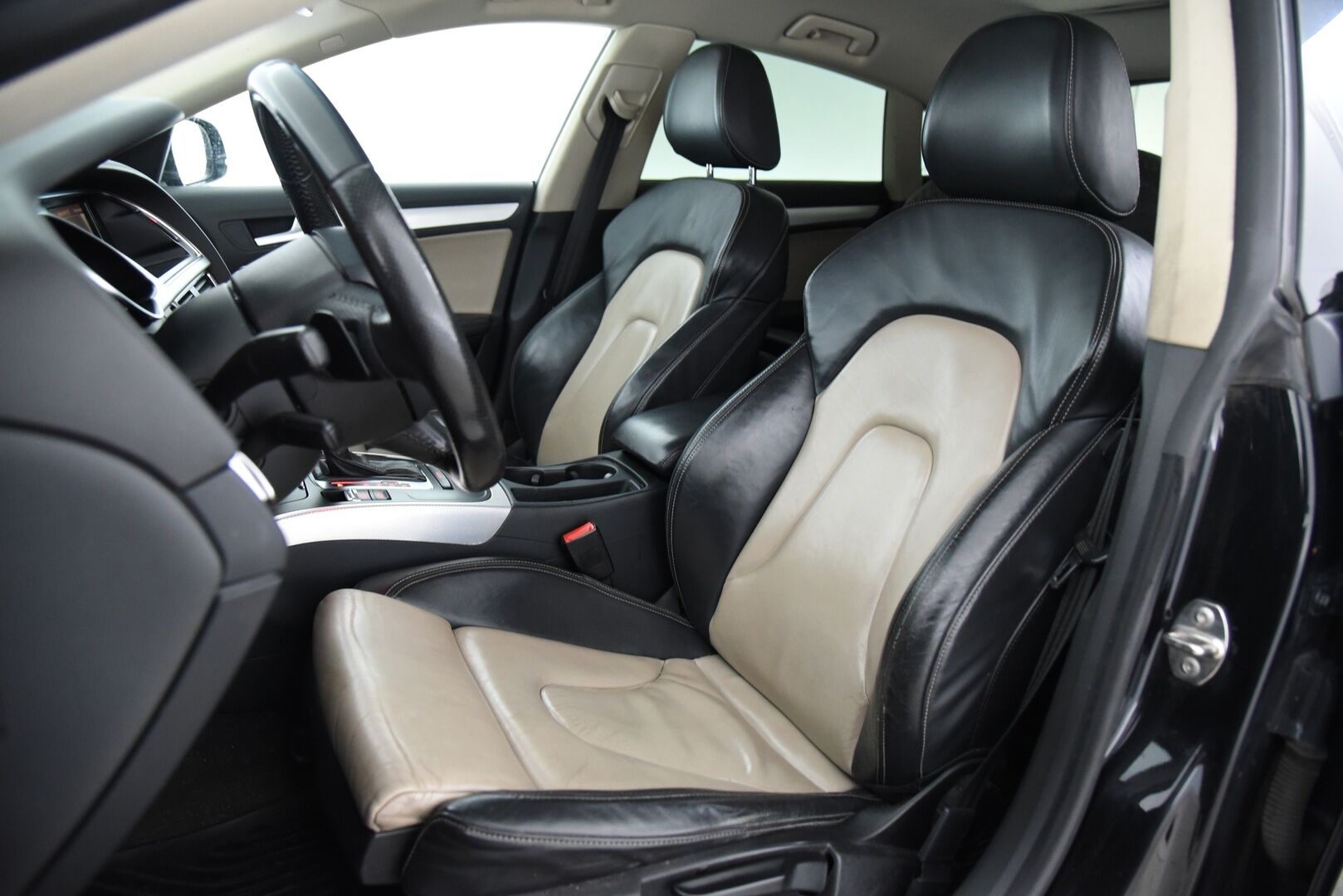 Audi A5 2010 Sportback Business 2,0 TFSI 155 kW quattro S tronic-autom. / YritysOutlet - Myydään vain yrityksille / - / Vakkari / Suomi-auto / Nahat / Sporttipenkit / Kunnon torseni! / Huoltokirja / Lohko+sisäp. / Bi-Xenon /