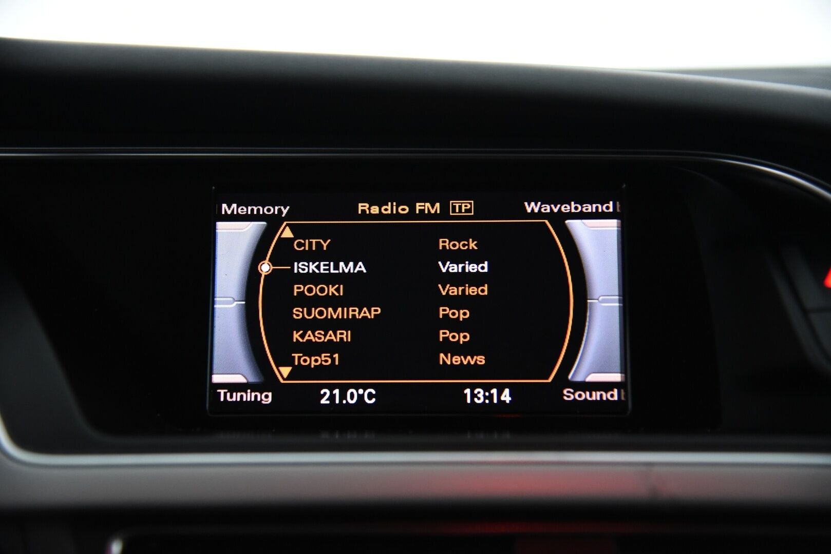 Audi A5 2010 Sportback Business 2,0 TFSI 155 kW quattro S tronic-autom. / YritysOutlet - Myydään vain yrityksille / - / Vakkari / Suomi-auto / Nahat / Sporttipenkit / Kunnon torseni! / Huoltokirja / Lohko+sisäp. / Bi-Xenon /