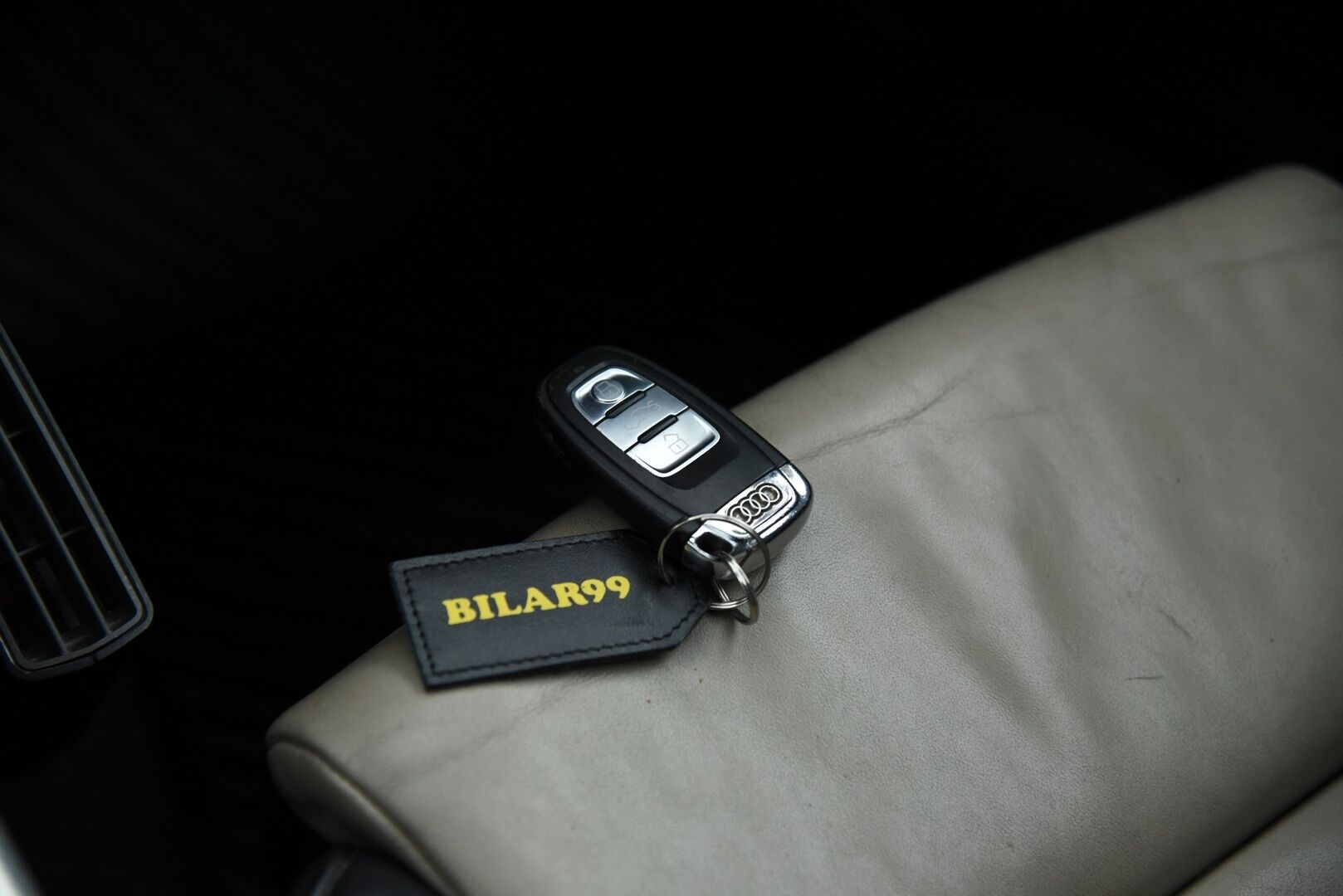 Audi A5 2010 Sportback Business 2,0 TFSI 155 kW quattro S tronic-autom. / YritysOutlet - Myydään vain yrityksille / - / Vakkari / Suomi-auto / Nahat / Sporttipenkit / Kunnon torseni! / Huoltokirja / Lohko+sisäp. / Bi-Xenon /