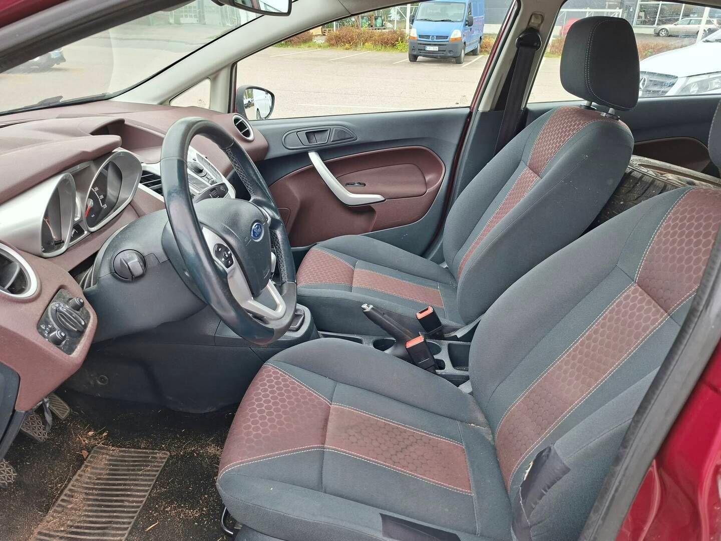 Ford Fiesta 2010 1,6 TDCi 90 hv Titanium M5 5-ovinen - YritysOutlet - Myydään vain yrityksille