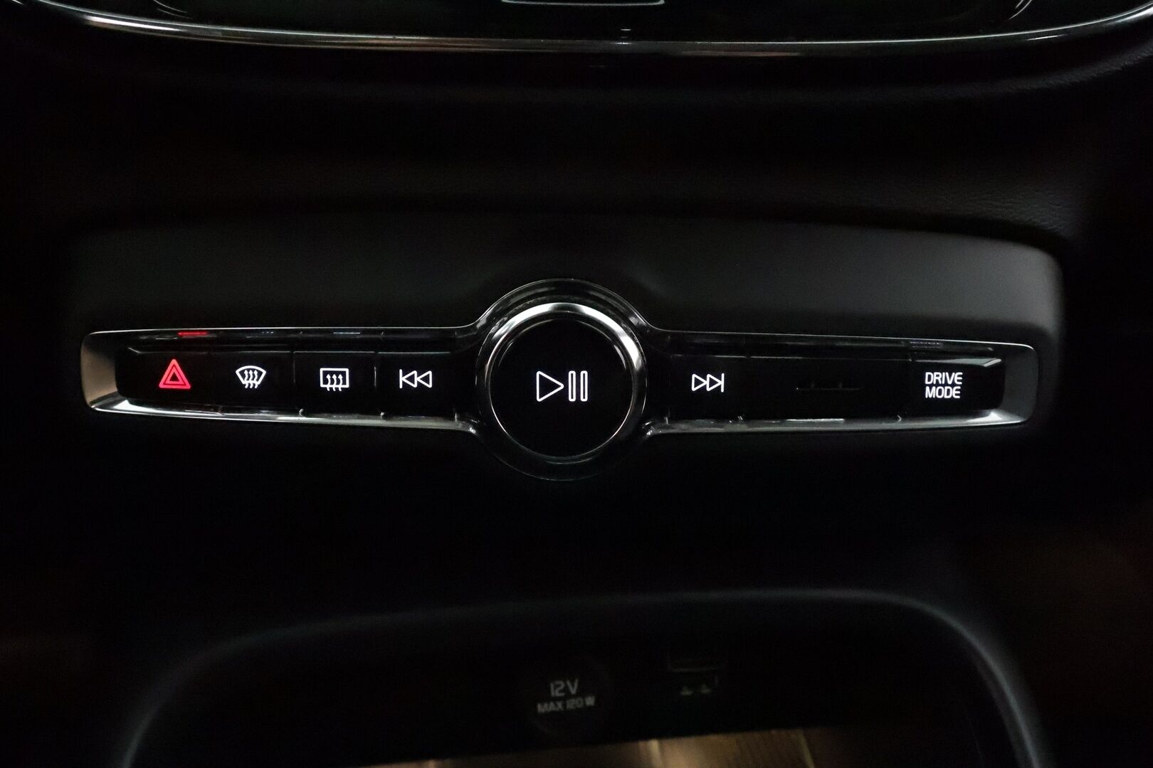 Volvo XC40 2021 T5 TwE Business Inscription Expression aut **Adapt.vakkari / Webasto / Full LED / P.kamera / H&K / Digimittaristo** - 1.Om Suomi-auto Akku kuntotarkastettu / Kahdet renkaat aluvanteilla / Penkinlämmittimet takana / Ratinlämmitin / Sähköluukku