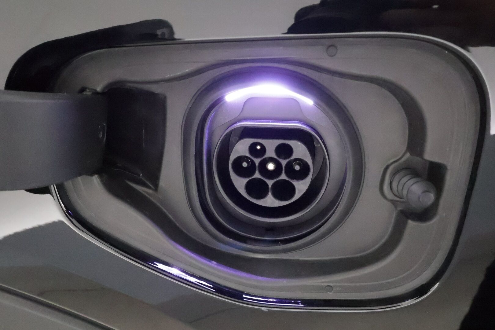 Volvo XC40 2021 T5 TwE Business Inscription Expression aut **Adapt.vakkari / Webasto / Full LED / P.kamera / H&K / Digimittaristo** - 1.Om Suomi-auto / Kahdet renkaat aluvanteilla / Penkinlämmittimet takana / Ratinlämmitin / Sähköluukku