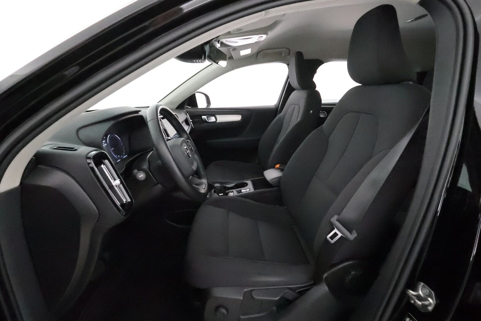 Volvo XC40 2021 T5 TwE Business Inscription Expression aut **Adapt.vakkari / Webasto / Full LED / P.kamera / H&K / Digimittaristo** - 1.Om Suomi-auto / Kahdet renkaat aluvanteilla / Penkinlämmittimet takana / Ratinlämmitin / Sähköluukku