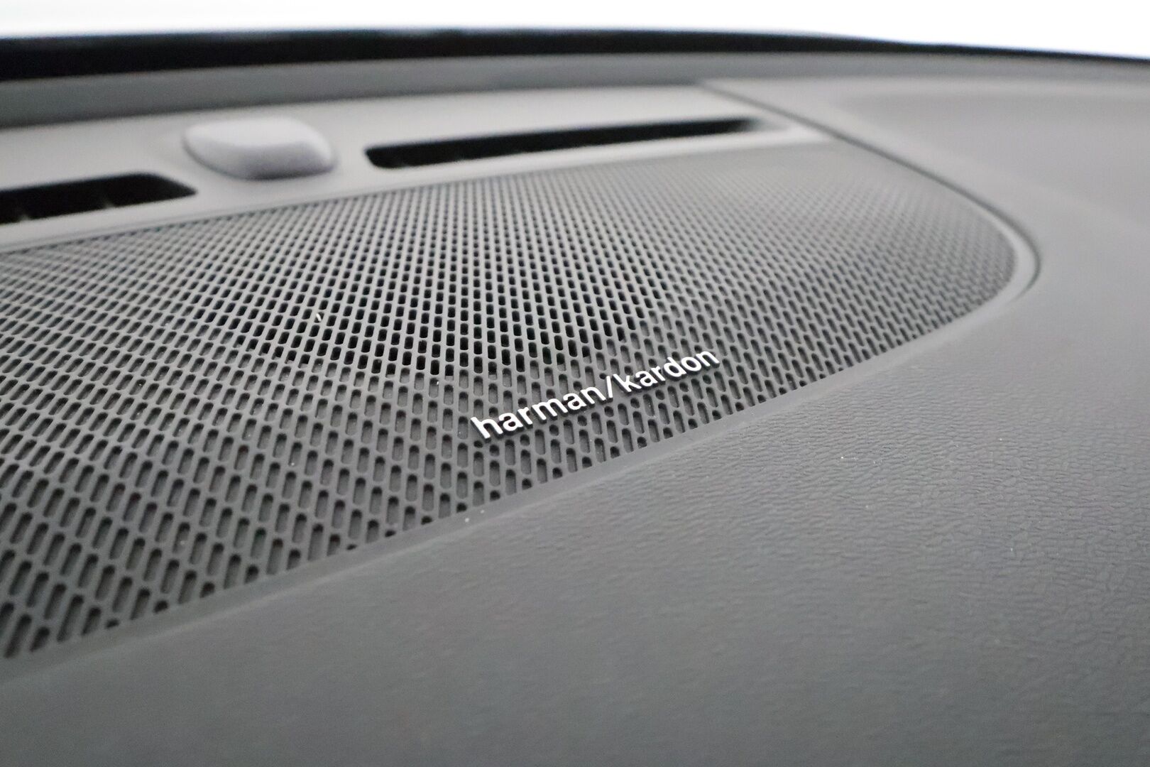 Volvo XC40 2021 T5 TwE Business Inscription Expression aut **Adapt.vakkari / Webasto / Full LED / P.kamera / H&K / Digimittaristo** - 1.Om Suomi-auto Akku kuntotarkastettu / Kahdet renkaat aluvanteilla / Penkinlämmittimet takana / Ratinlämmitin / Sähköluukku