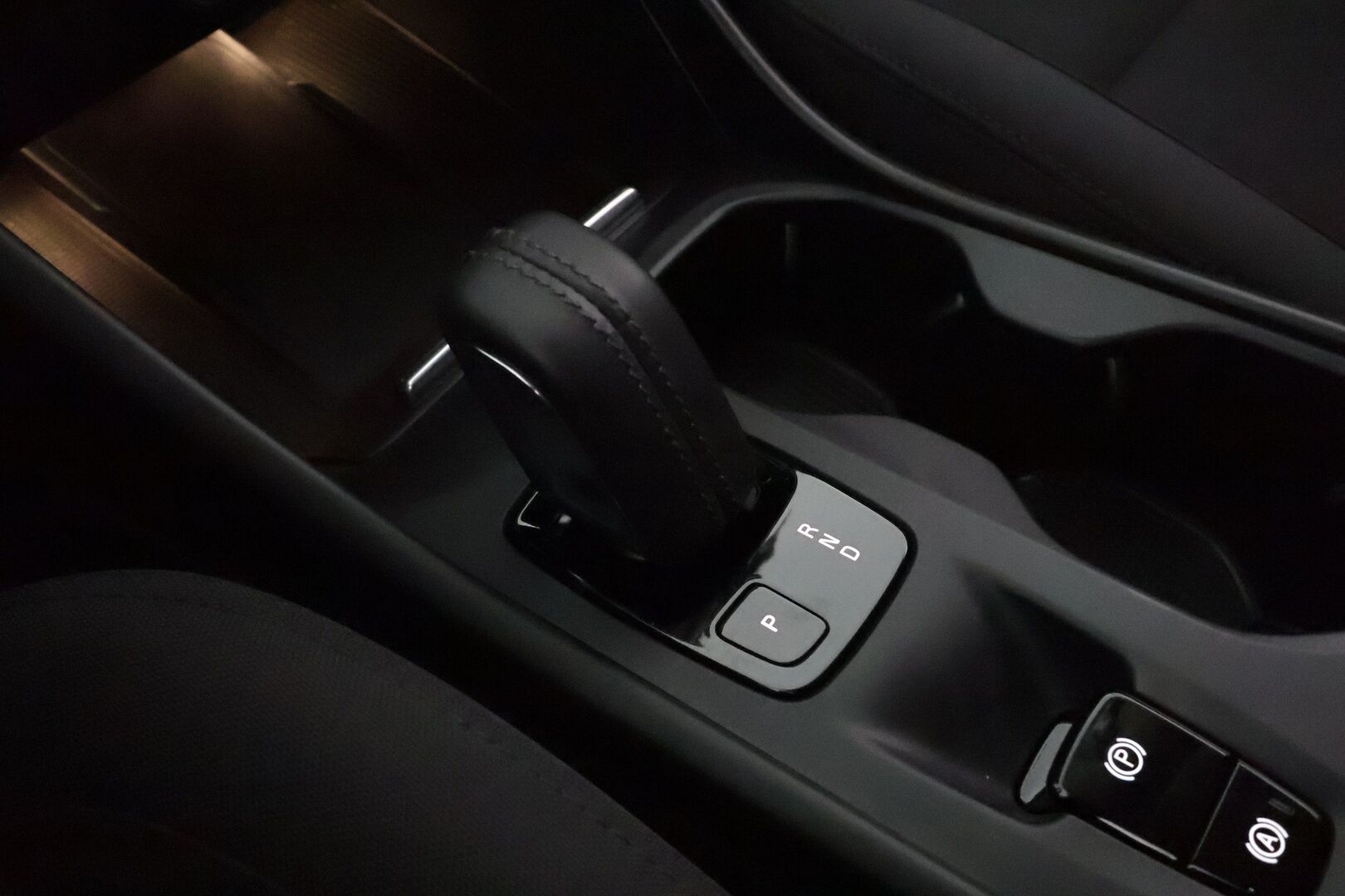 Volvo XC40 2021 T5 TwE Business Inscription Expression aut **Adapt.vakkari / Webasto / Full LED / P.kamera / H&K / Digimittaristo** - 1.Om Suomi-auto / Kahdet renkaat aluvanteilla / Penkinlämmittimet takana / Ratinlämmitin / Sähköluukku