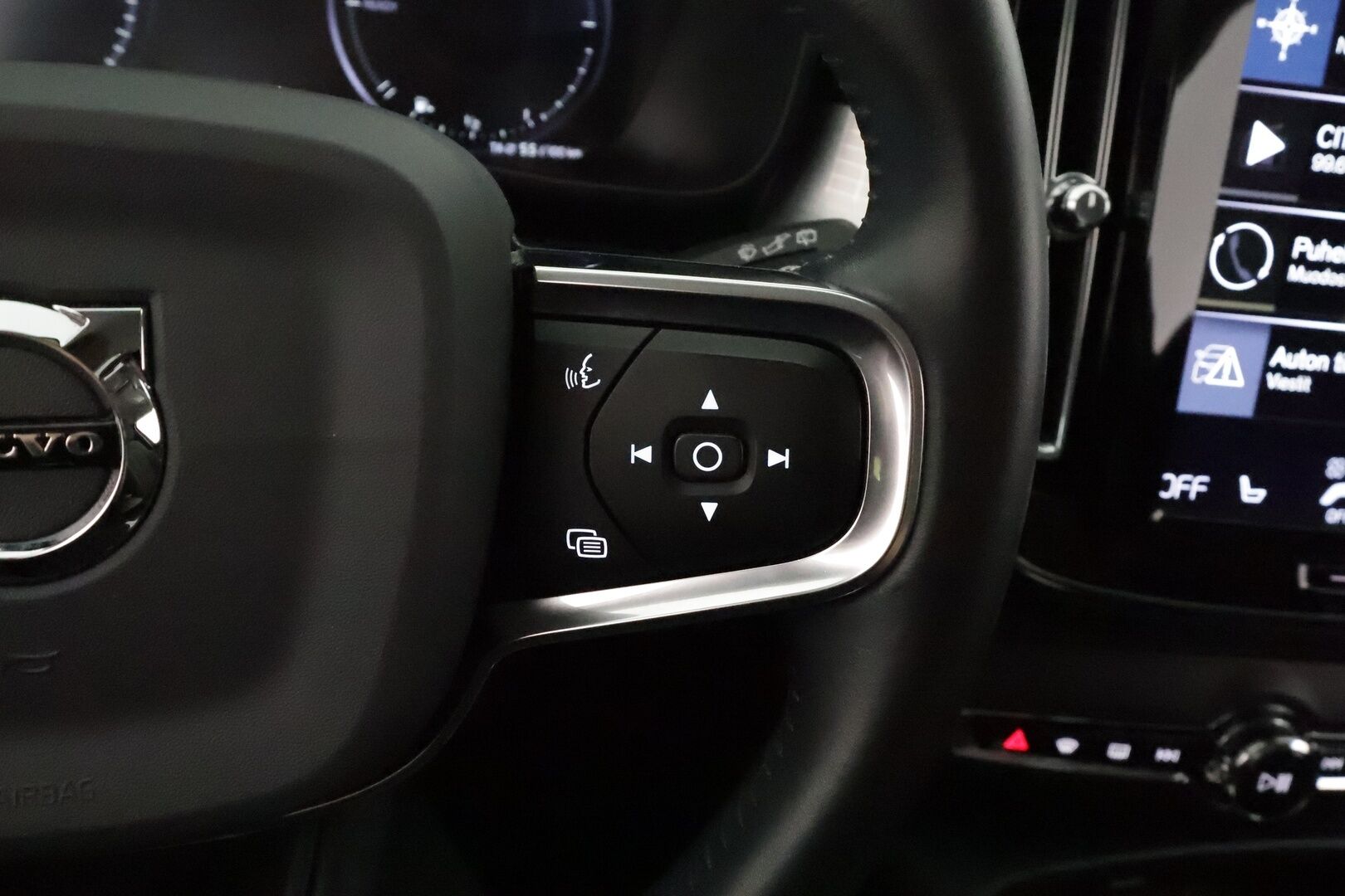 Volvo XC40 2021 T5 TwE Business Inscription Expression aut **Adapt.vakkari / Webasto / Full LED / P.kamera / H&K / Digimittaristo** - 1.Om Suomi-auto / Kahdet renkaat aluvanteilla / Penkinlämmittimet takana / Ratinlämmitin / Sähköluukku