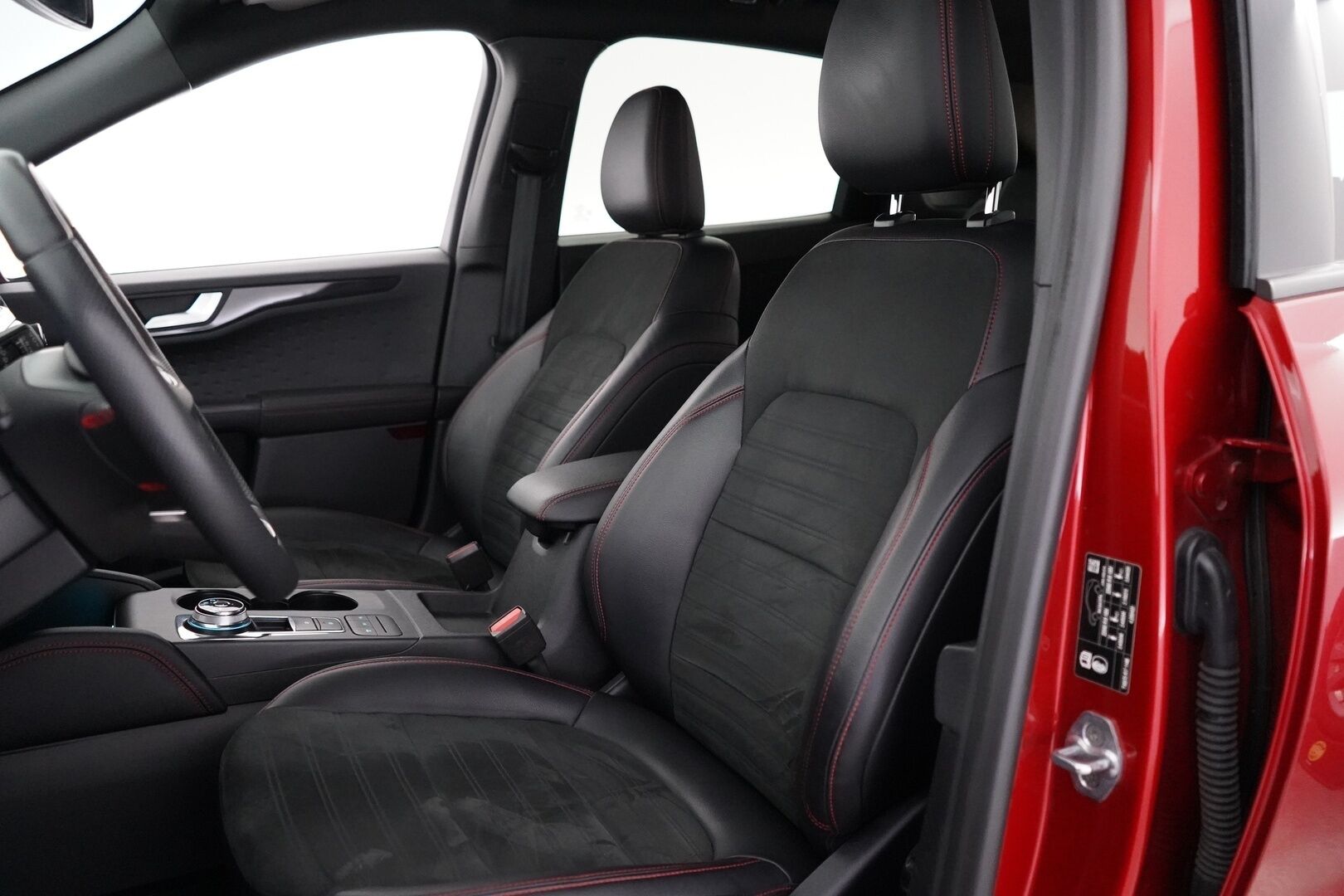 Ford Kuga 2021 2,5 (PHEV) 225hv CVT FWD ST-Line X * B&O / Navi / Tutkat / Ratinlämmitin / Koukku * - Suomi-auto / Kahdet alumiinivanteet / Merkkihuollettu / Seuraava katsastus 08/2027 - HULLUT AVAJAISHULINAT KORKOTARJOUS 3,29 %