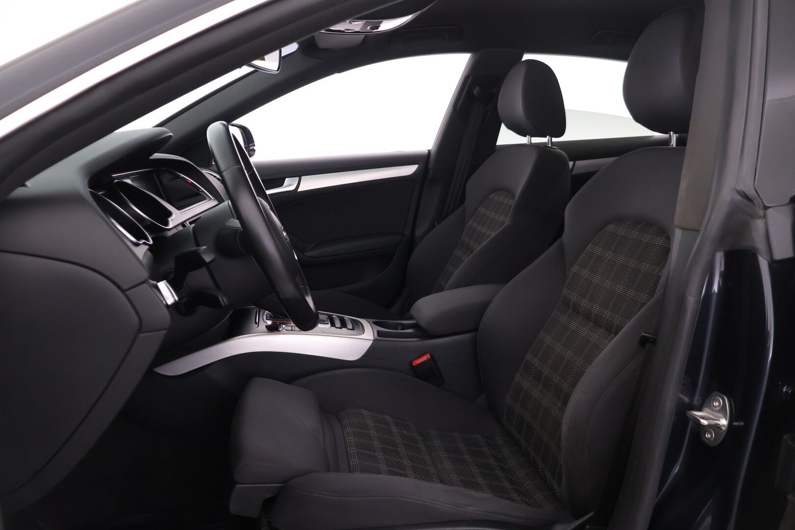 Audi A5 2014 Sportback Business 2,0 TDI DPF 130 kW quattro S tronic * Vakionopeudensäädin / P-tutkat / Koukku / Lohkolämmitin * - S-Line ulko paketilla / 2x Renkaat ja vanteet - HULLUT AVAJAISHULINAT KORKOTARJOUS 3,29 %